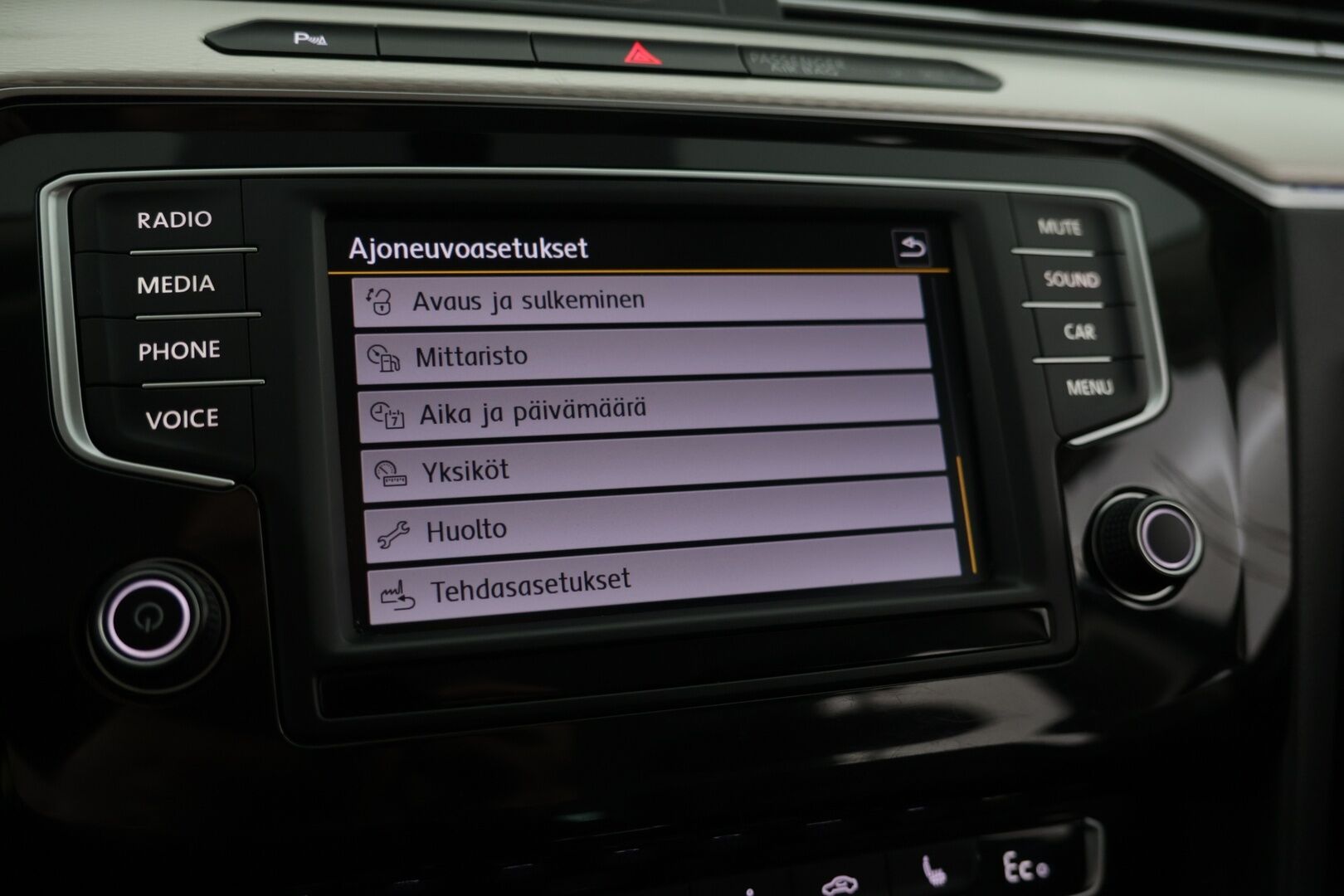 Volkswagen Passat 2017 Variant GTE Plug-In Hybrid 160 kW (218 hv) DSG-automaatti / ACC / Matrix LED / Taitettava Vetokoukku / Nahkasisusta /