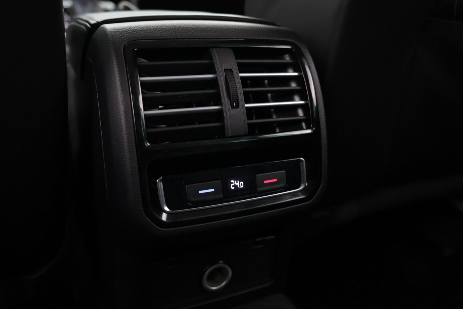 Volkswagen Passat 2017 Variant GTE Plug-In Hybrid 160 kW (218 hv) DSG-automaatti / ACC / Matrix LED / Taitettava Vetokoukku / Nahkasisusta /