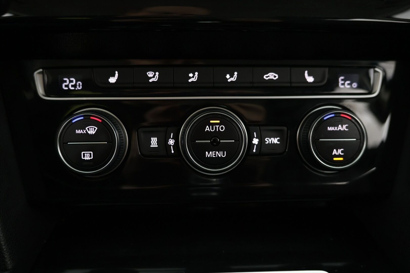 Volkswagen Passat 2017 Variant GTE Plug-In Hybrid 160 kW (218 hv) DSG-automaatti / ACC / Matrix LED / Taitettava Vetokoukku / Nahkasisusta /