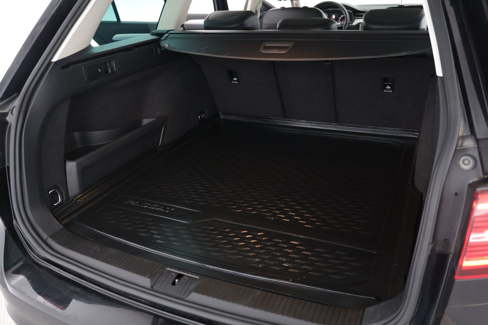 Volkswagen Passat 2017 Variant GTE Plug-In Hybrid 160 kW (218 hv) DSG-automaatti / ACC / Matrix LED / Taitettava Vetokoukku / Nahkasisusta /