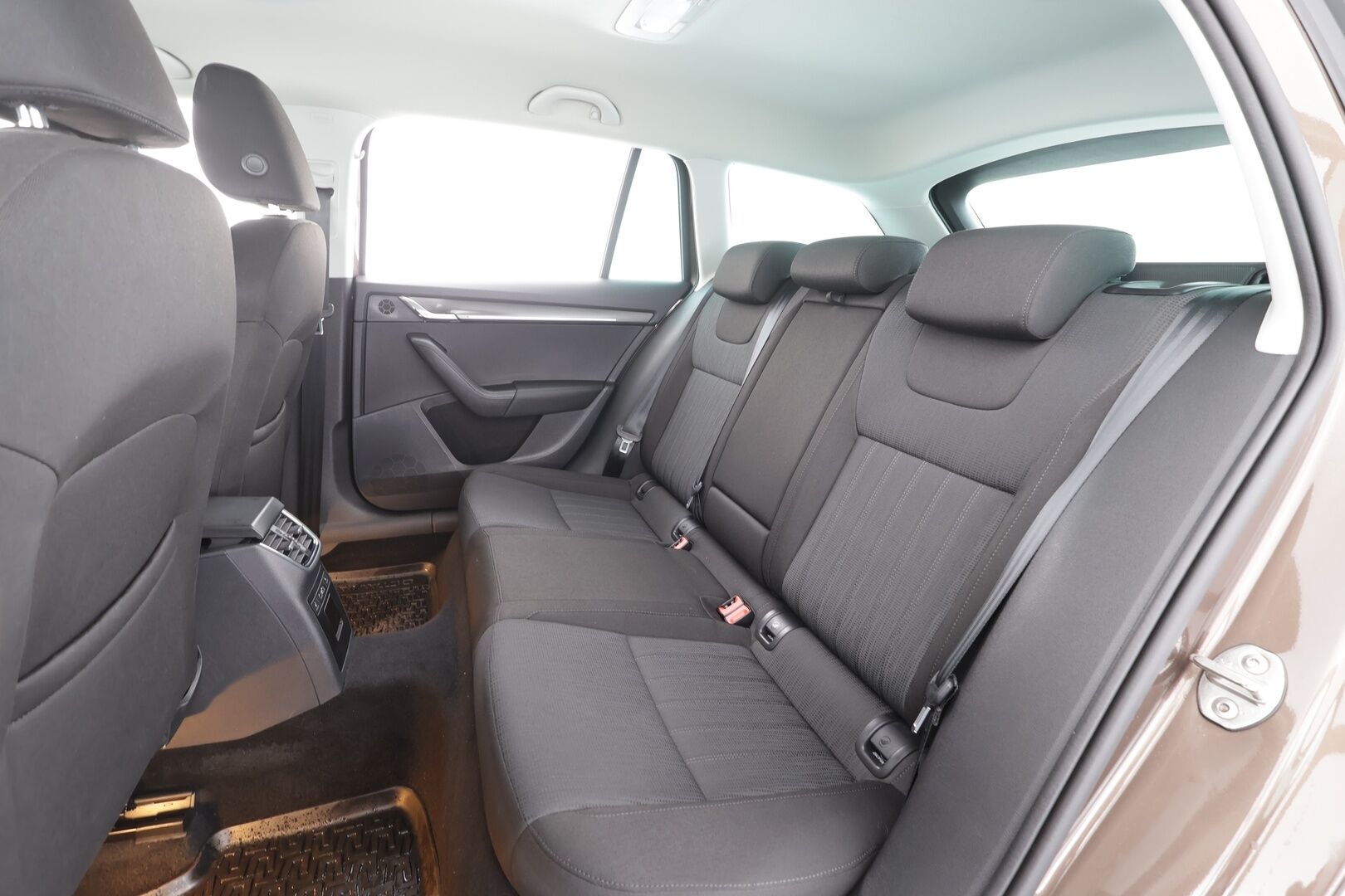 Skoda Octavia 2020 Combi 1,5 TSI Style BusinessLine DSG * ACC / Webasto / P.kamera / Keyless / Apple&Android * - 1.Om Suomi-auto / Kahdet Renkaat