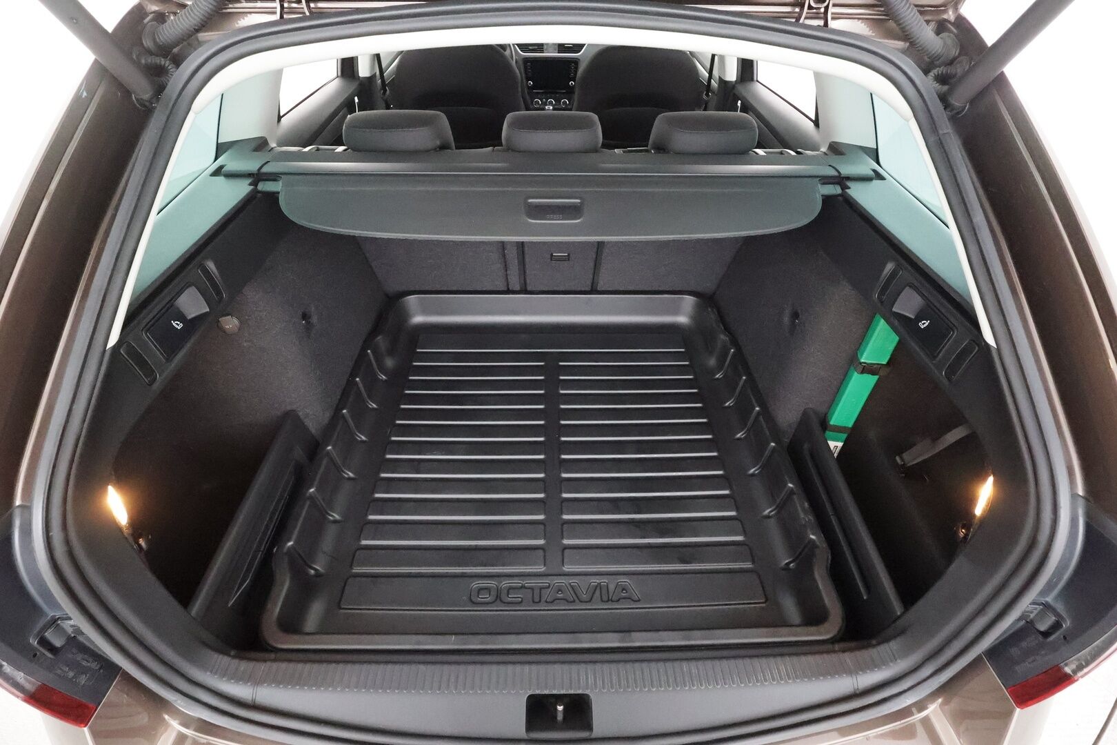 Skoda Octavia 2020 Combi 1,5 TSI Style BusinessLine DSG * ACC / Webasto / P.kamera / Keyless / Apple&Android * - 1.Om Suomi-auto / Kahdet Renkaat