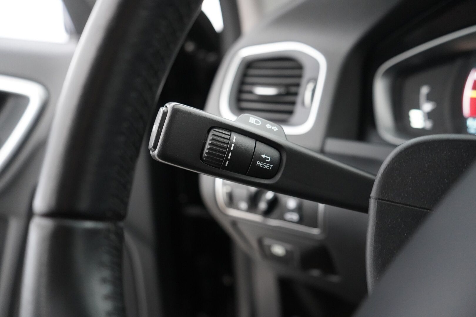 Volvo V60 2016 T5 Bi-Fuel Momentum aut - Juuri saapunut | Jakohihna vaihdettu 202tkm | Suomi-auto | 2x OEM vanteet | Koukku | Vakionopeudensäädin | Digimittaristo | Tutkat | Bluetooth