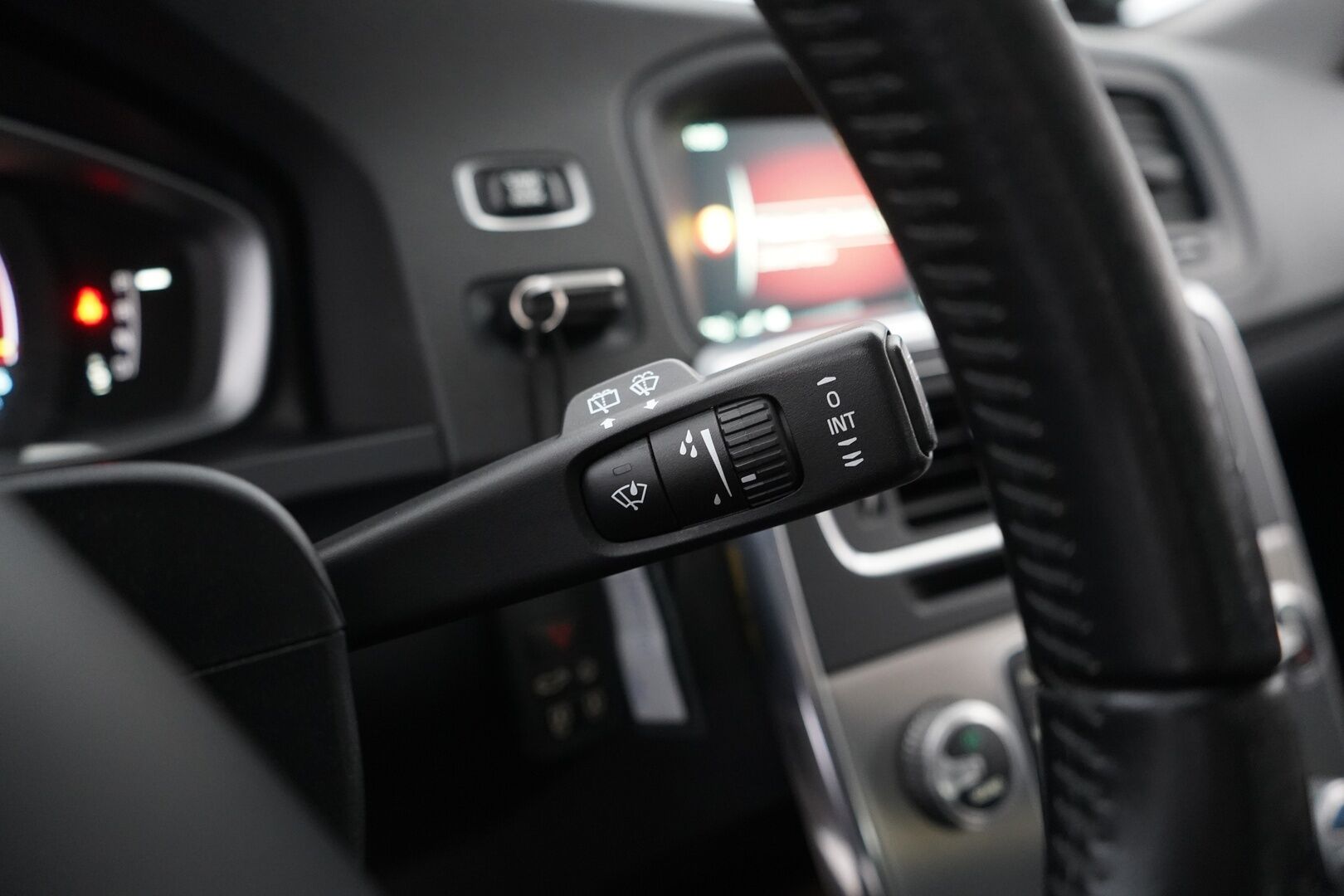 Volvo V60 2016 T5 Bi-Fuel Momentum aut - Juuri saapunut | Jakohihna vaihdettu 202tkm | Suomi-auto | 2x OEM vanteet | Koukku | Vakionopeudensäädin | Digimittaristo | Tutkat | Bluetooth