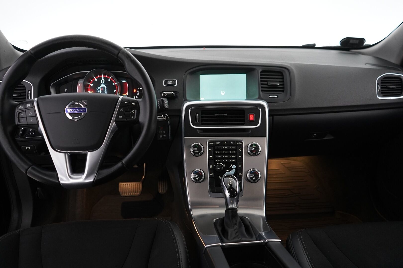 Volvo V60 2016 T5 Bi-Fuel Momentum aut - Juuri saapunut | Jakohihna vaihdettu 202tkm | Suomi-auto | 2x OEM vanteet | Koukku | Vakionopeudensäädin | Digimittaristo | Tutkat | Bluetooth