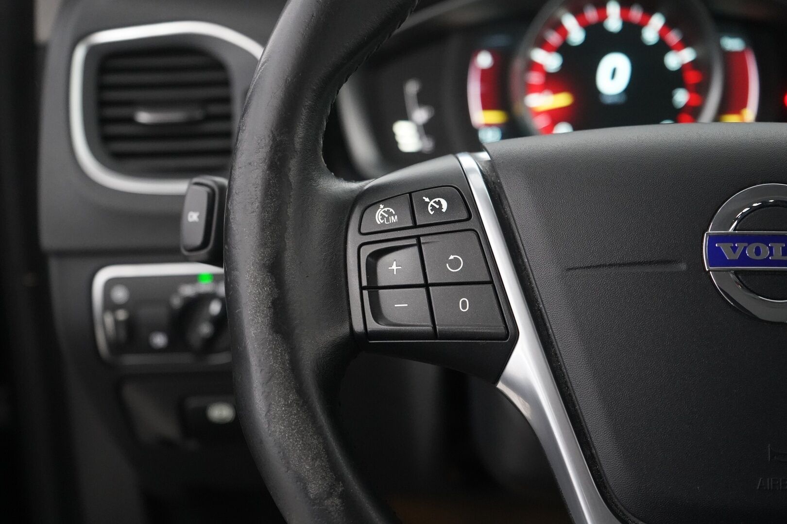 Volvo V60 2016 T5 Bi-Fuel Momentum aut - Juuri saapunut | Jakohihna vaihdettu 202tkm | Suomi-auto | 2x OEM vanteet | Koukku | Vakionopeudensäädin | Digimittaristo | Tutkat | Bluetooth