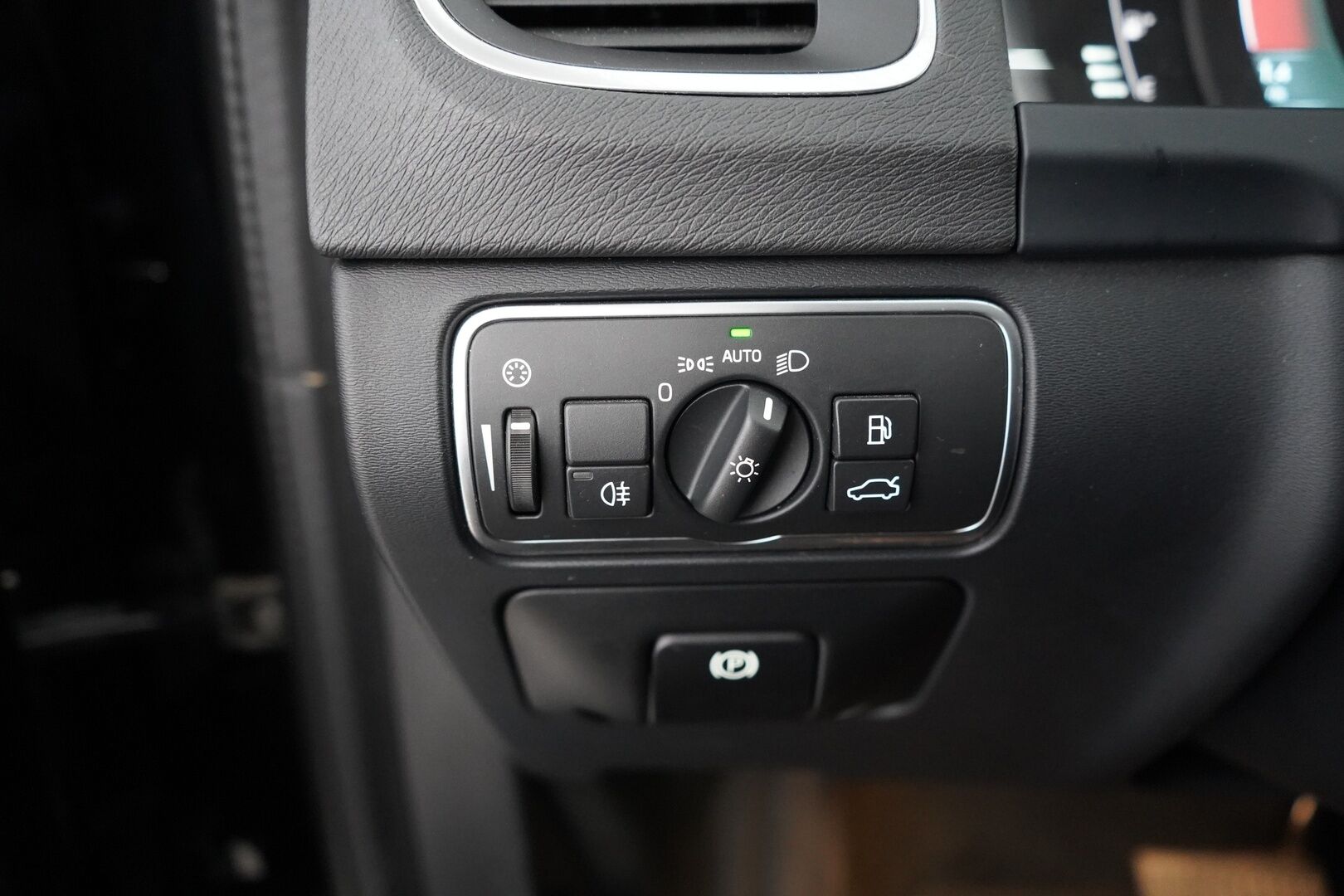Volvo V60 2016 T5 Bi-Fuel Momentum aut - Juuri saapunut | Jakohihna vaihdettu 202tkm | Suomi-auto | 2x OEM vanteet | Koukku | Vakionopeudensäädin | Digimittaristo | Tutkat | Bluetooth