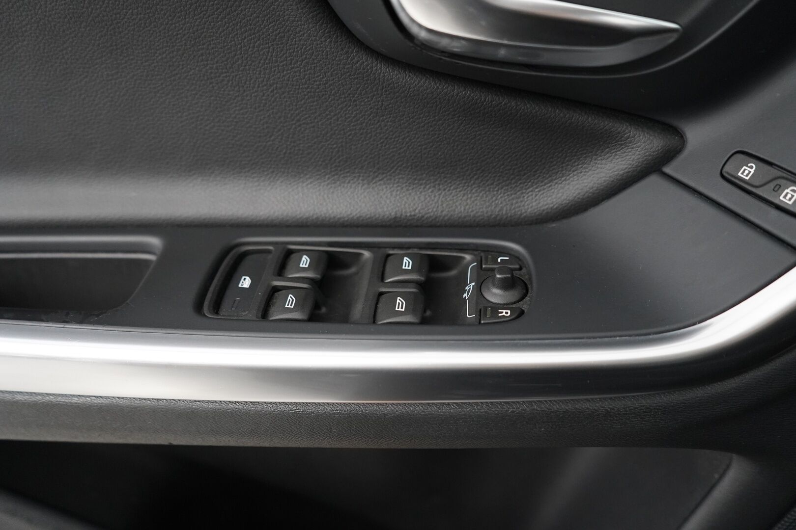 Volvo V60 2016 T5 Bi-Fuel Momentum aut - Juuri saapunut | Jakohihna vaihdettu 202tkm | Suomi-auto | 2x OEM vanteet | Koukku | Vakionopeudensäädin | Digimittaristo | Tutkat | Bluetooth