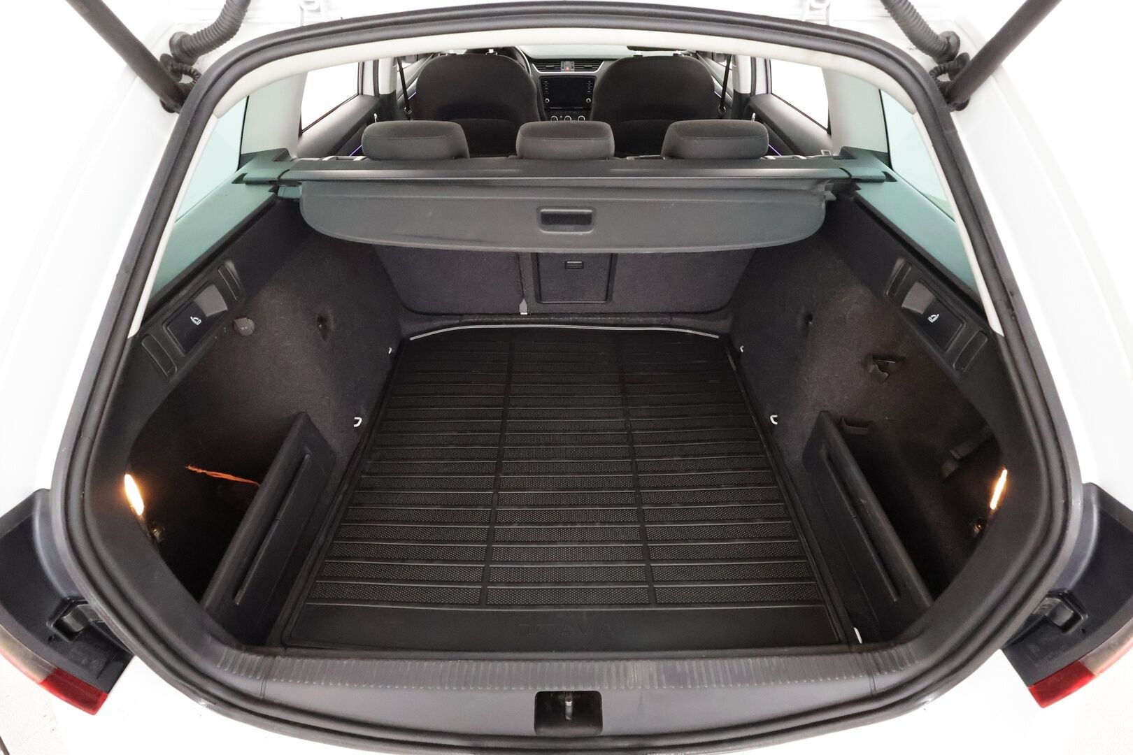 Skoda Octavia 2020 Combi 1,5 TSI Style BusinessLine DSG Autom. - | ACC | Webasto | LED | P.Kamera | Ratinlämmitys | Navi | Apple&Android | 1.Om Suomia-auto | Kahdet Renkaat | Merkkihuollettu |