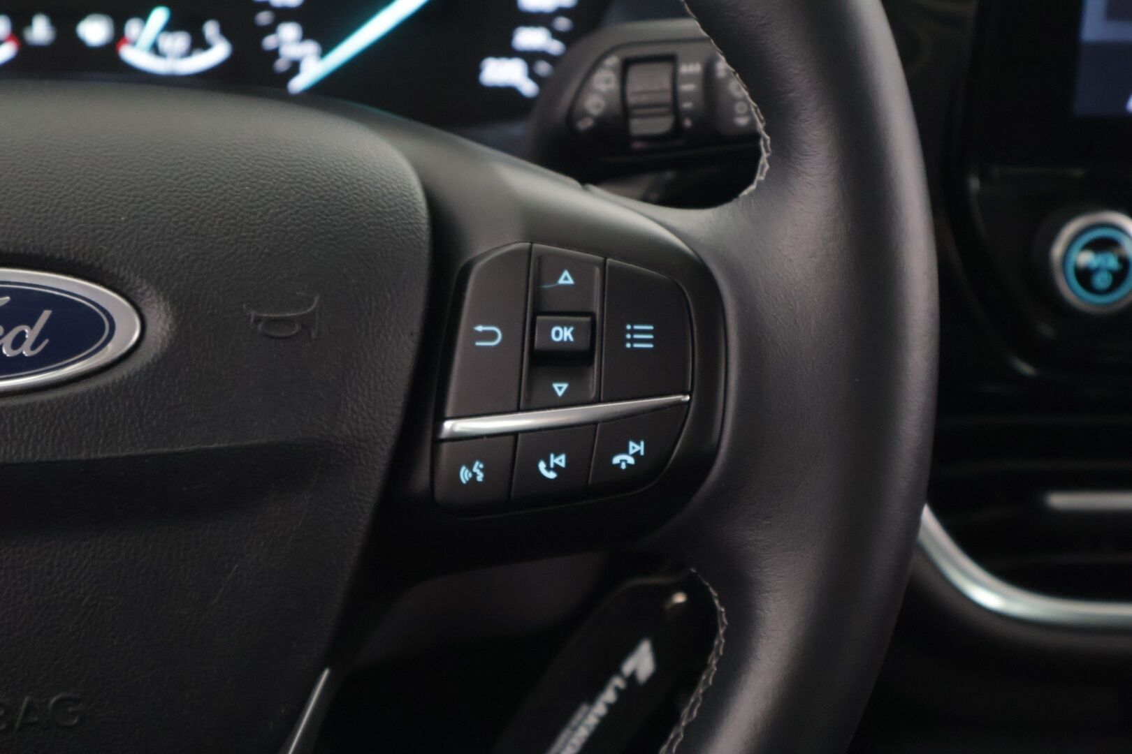 Ford Fiesta 2019 1,0 EcoBoost 100hv M6 Titanium 5-ovinen - Suomi-auto / Peruutuskamera / Vakkari / Carplay / Kaistavahti / Tutkat eteen ja taakse* 
