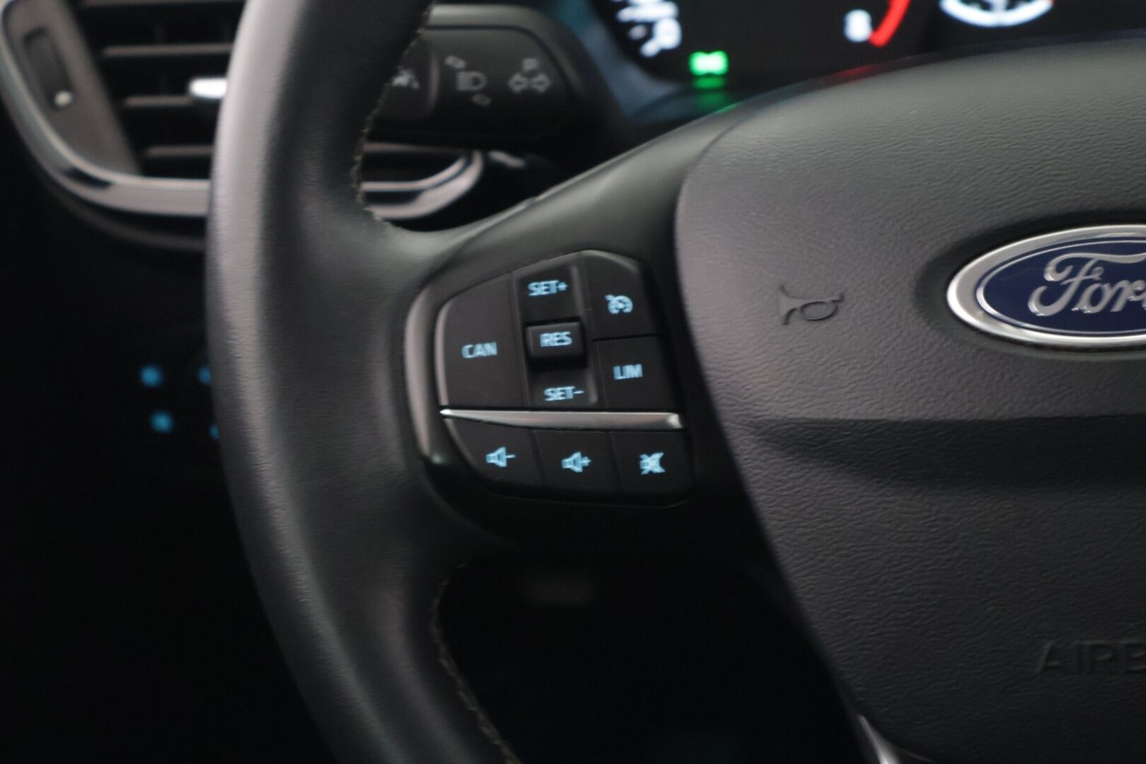 Ford Fiesta 2019 1,0 EcoBoost 100hv M6 Titanium 5-ovinen - Suomi-auto / Peruutuskamera / Vakkari / Carplay / Kaistavahti / Tutkat eteen ja taakse* 