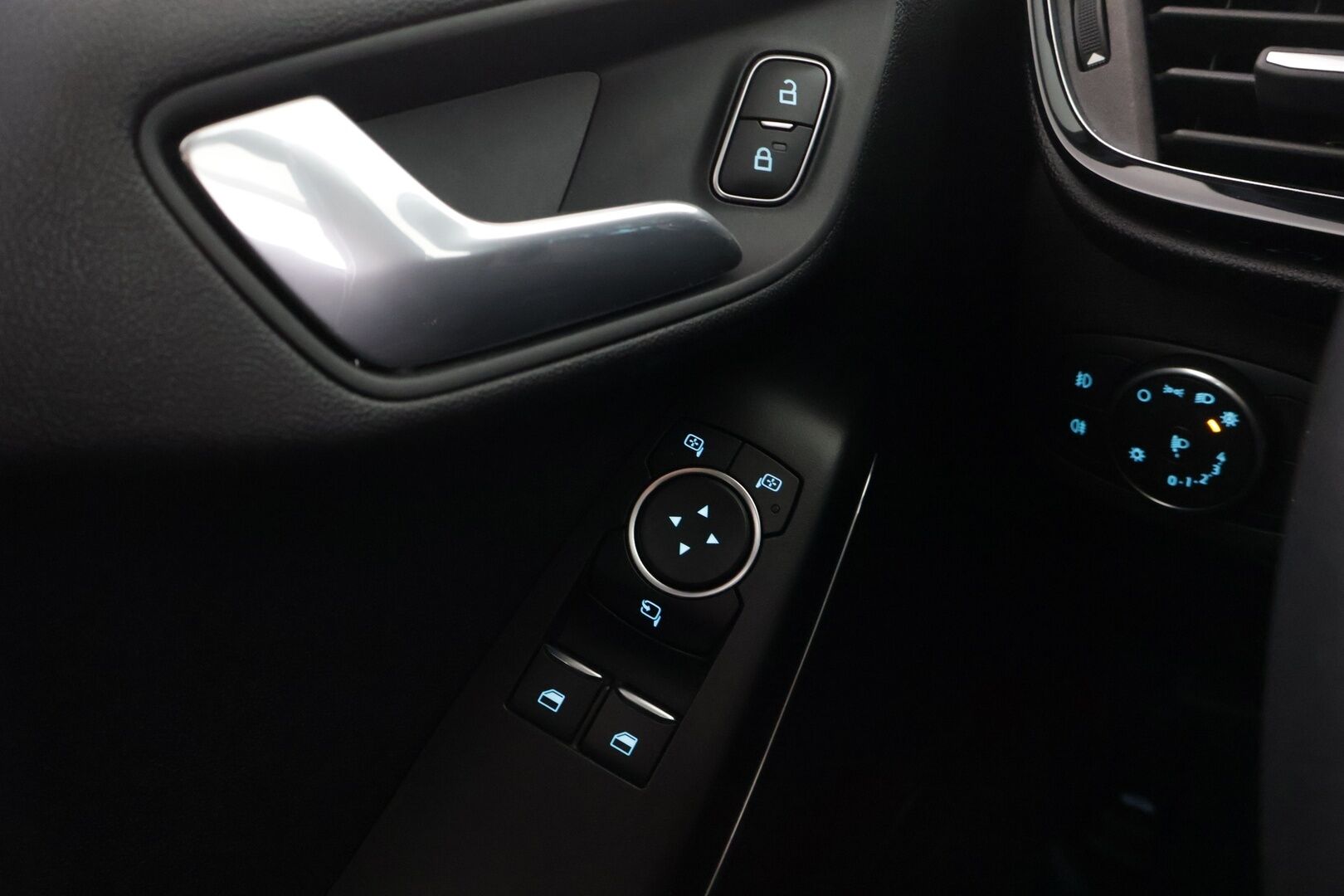 Ford Fiesta 2019 1,0 EcoBoost 100hv M6 Titanium 5-ovinen - Suomi-auto / Peruutuskamera / Vakkari / Carplay / Kaistavahti / Tutkat eteen ja taakse* 