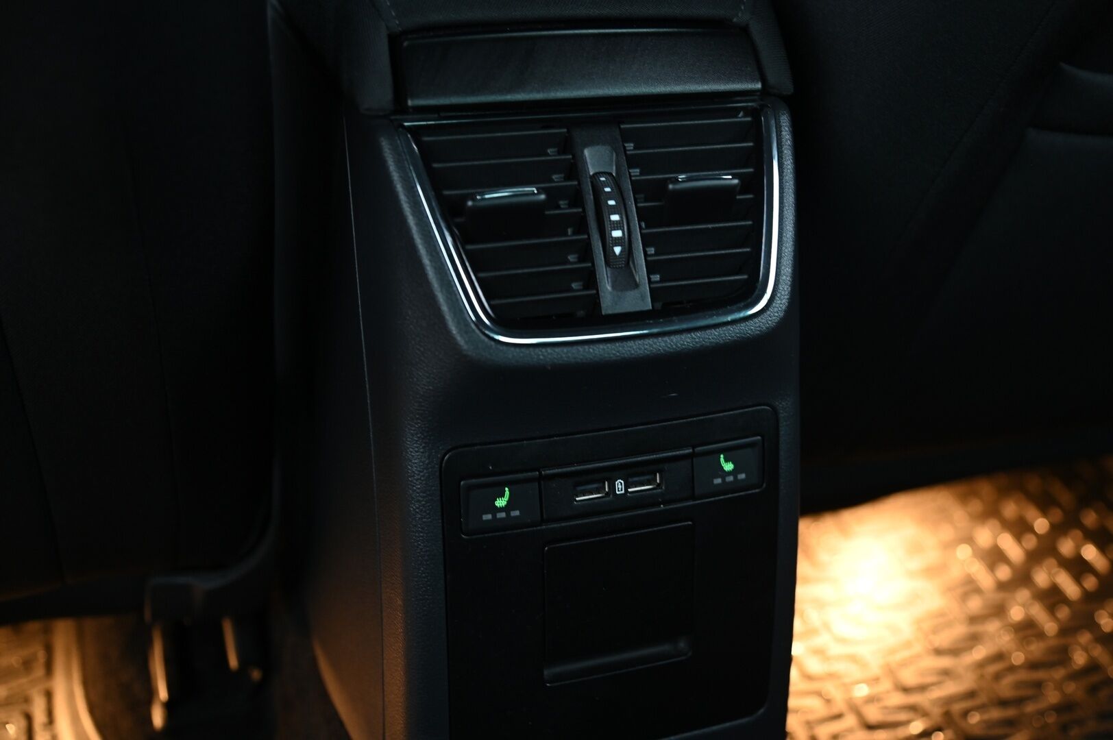 Skoda Octavia 2020 1,5 TSI Style BusinessLine DSG Autom. *ACC/  Digimittari/  Ambient/  Kamera/  Webasto* - Merkkihuollettu / 2x renkaat ja vanteet / Suomiauto