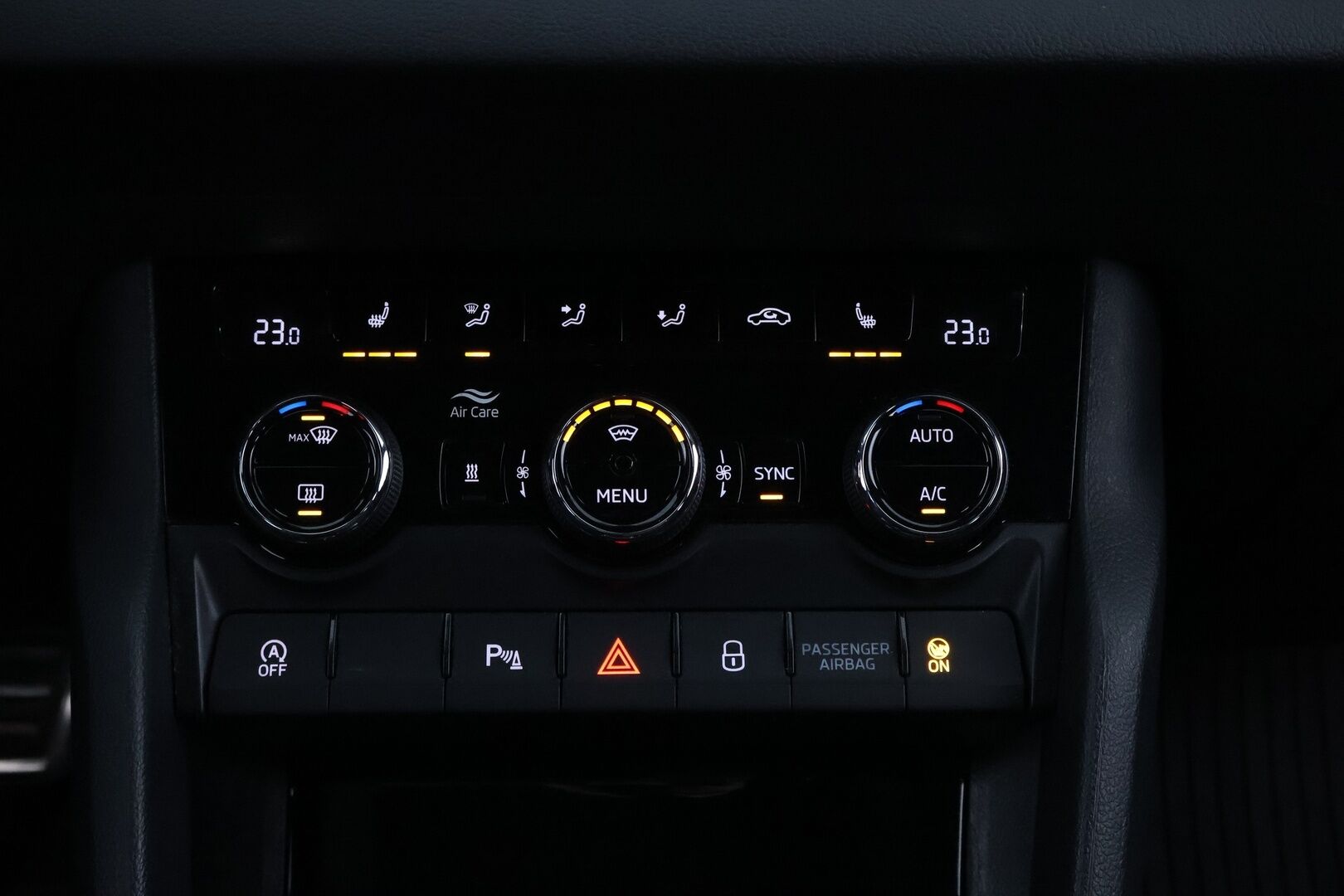 Skoda Karoq 2020 1,5 TSI SportLine DSG Autom. * Webasto / Adapt.Vakkari / Peruutuskamera / Koukku / Digimittari / Adapt.LED / - Suomiauto / Merkkihuollot / Jakopää juuri tehty!