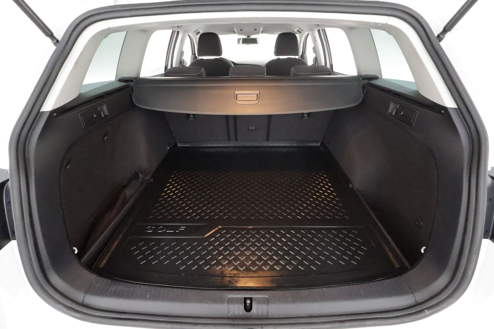 Volkswagen Golf 2016 Variant Alltrack 1,8 TSI 4MOTION  * Webasto / ACC / LED / P.Tutkat / Bluetooth * - Kahdet Renkaat 