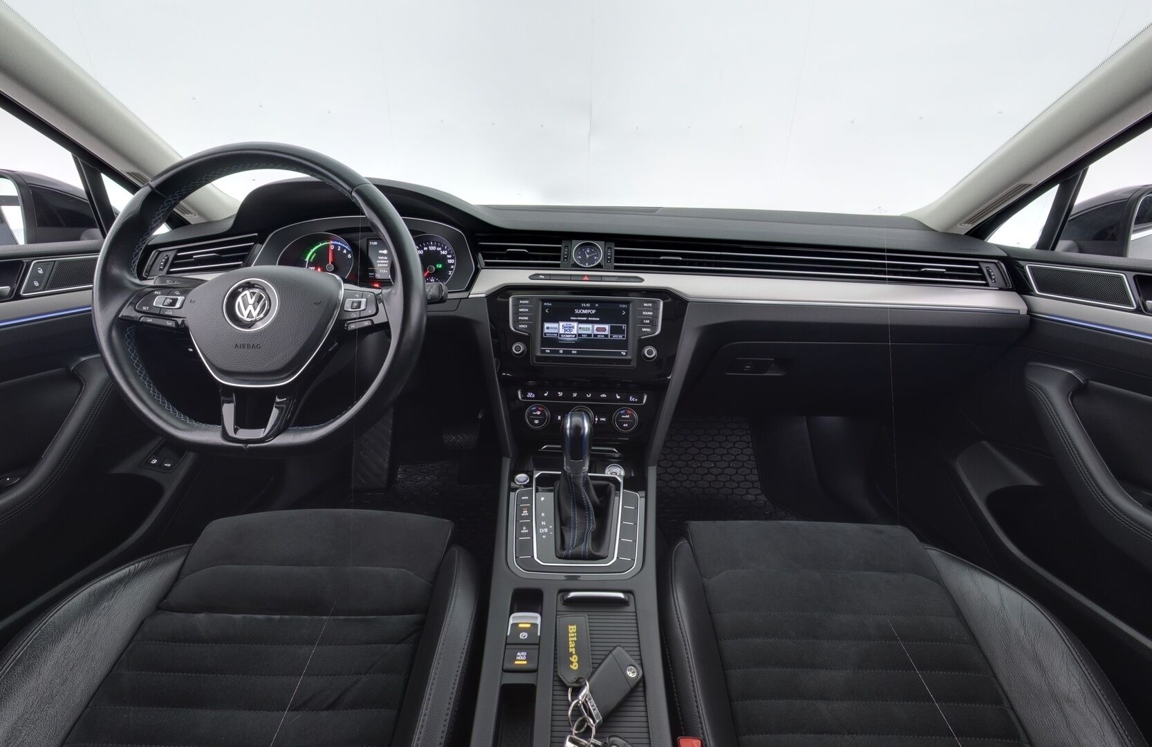 Volkswagen Passat 2016 Variant GTE Plug-In Hybrid 160kW (218hv) DSG-Aut - Webasto | Adapt. Vak | Koukku | P-kamera | LED | Carplay & AnroidAuto | Ambient | 2x renkaat | Huoltokirja - KORKO VAIN 3,99 %