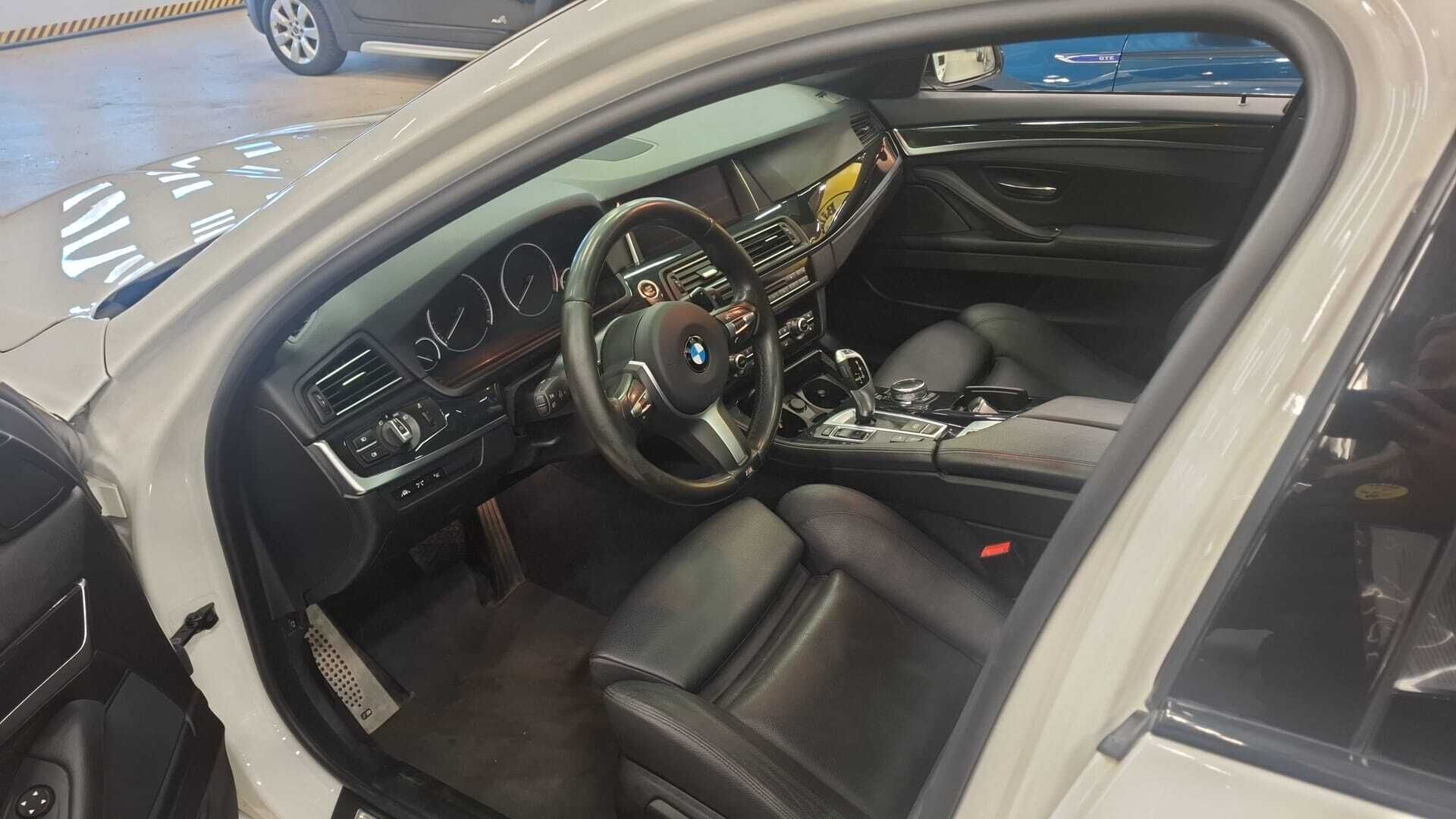 BMW 520 2016 d xDrive M-sport LCI*Panorama / HUD / Hifit / Proff.Navi* - *P-kamera / Näyttävä / Juuri tullut*