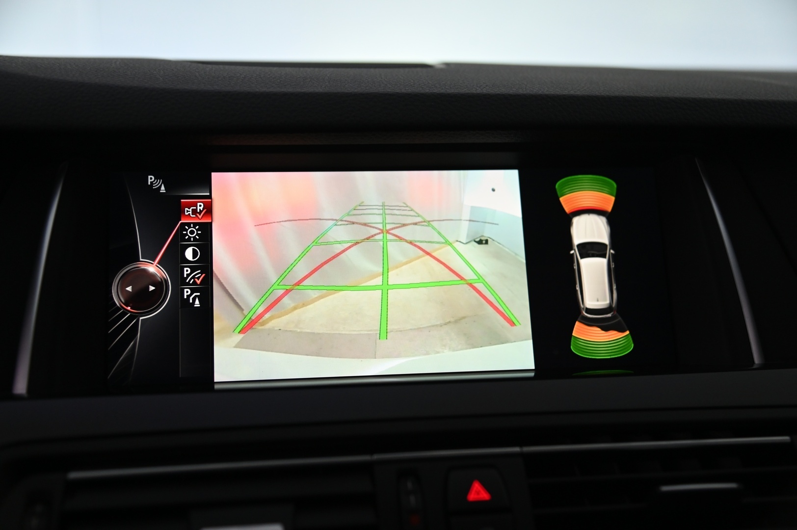 BMW 520 2016 d xDrive M-sport LCI*Panorama / HUD / Hifit / Proff.Navi* - *P-kamera / Näyttävä / Juuri tullut*