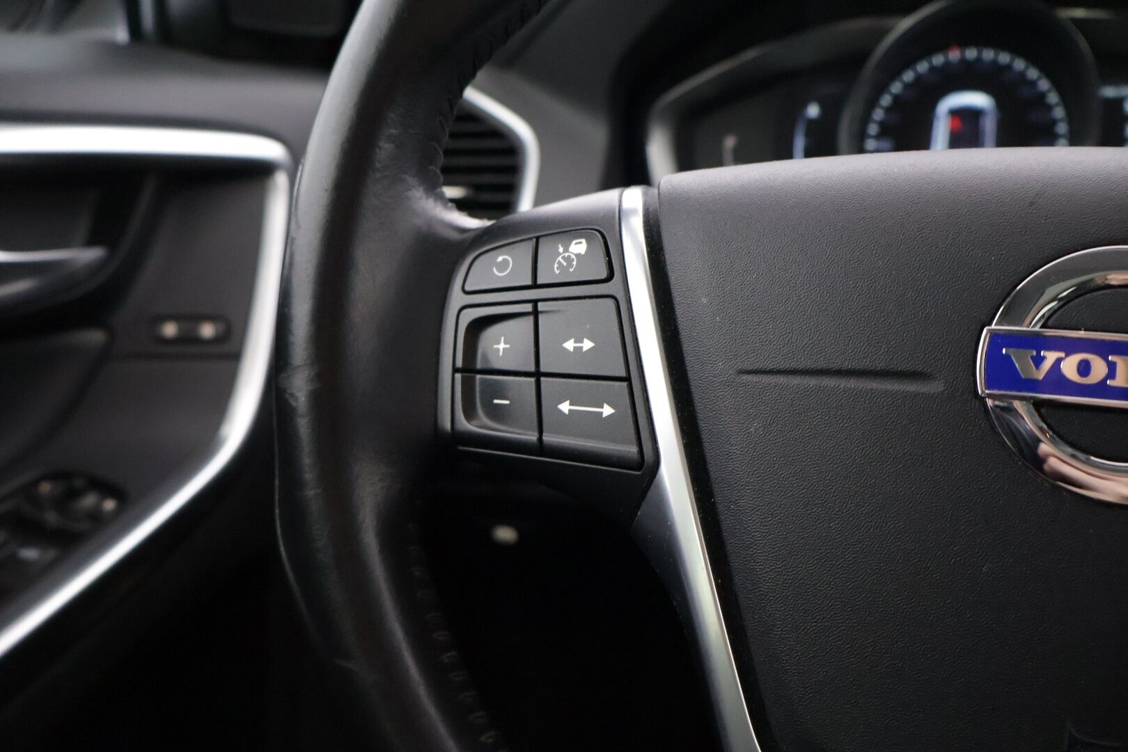 Volvo XC60 2016 D4 AWD Summum aut - | ACC | Webasto | Panoraama | VOC | Koukku | Keyless go | P-Kamera | BLIS |