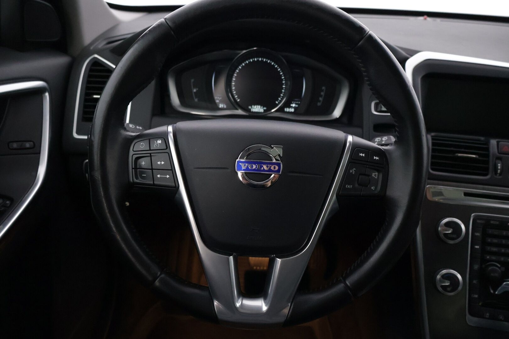 Volvo XC60 2016 D4 AWD Summum aut - | ACC | Webasto | Panoraama | VOC | Koukku | Keyless go | P-Kamera | BLIS |