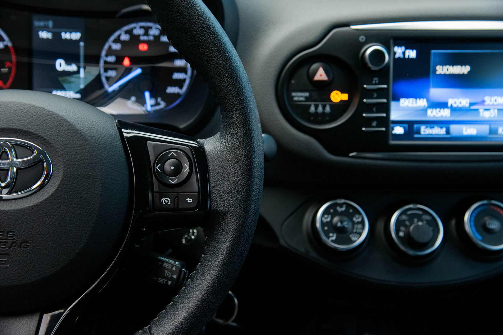 Toyota Yaris 2020 1,5 Dual VVT-i Active 5ov ** 2.om | Suomi-Auto | Vakkari | Lohkolämmitin | Peruutuskamera | BT-audio | - | 2.om | Suomi-Auto | Vakkari | Lohkolämmitin sisätilapistokkeella | Peruutuskamera | BT-audio |