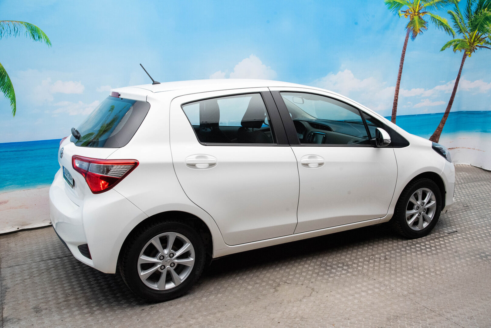 Toyota Yaris 2020 1,5 Dual VVT-i Active 5ov ** 2.om | Suomi-Auto | Vakkari | Lohkolämmitin | Peruutuskamera | BT-audio | - | 2.om | Suomi-Auto | Vakkari | Lohkolämmitin sisätilapistokkeella | Peruutuskamera | BT-audio |