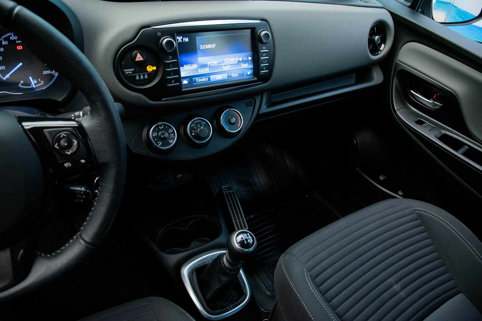 Toyota Yaris 2020 1,5 Dual VVT-i Active 5ov ** 2.om | Suomi-Auto | Vakkari | Lohkolämmitin | Peruutuskamera | BT-audio | - | 2.om | Suomi-Auto | Vakkari | Lohkolämmitin sisätilapistokkeella | Peruutuskamera | BT-audio |