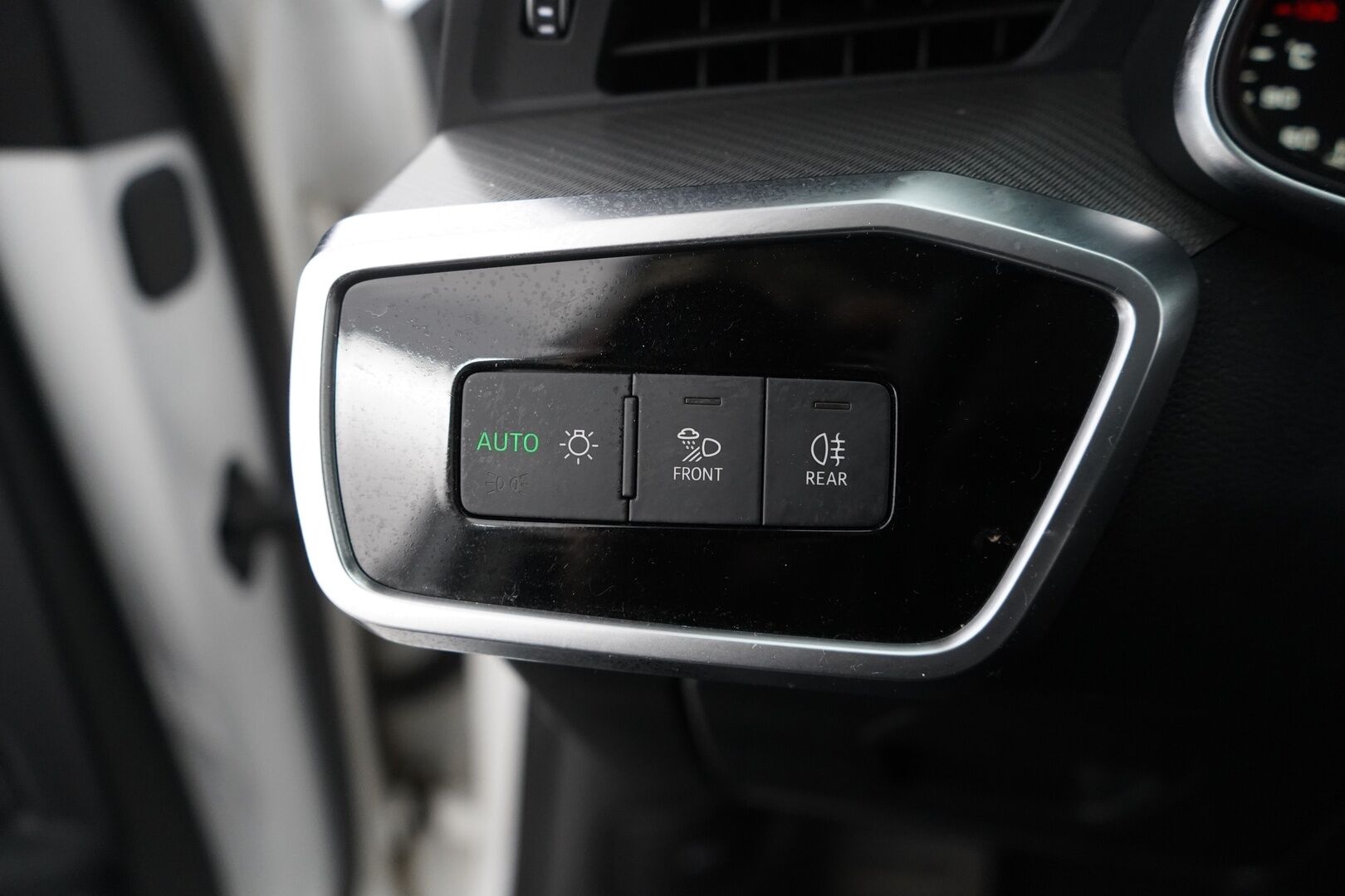 Audi A6 2020 Avant Business Sport 40 TDI MHEV quattro S tronic *Webasto / Koukku / Tutkat / Matrix-Led / Sport-penkit* - Suomi-auto / Kahdet renkaat alumiinivanteilla / Jakopää 07/2025