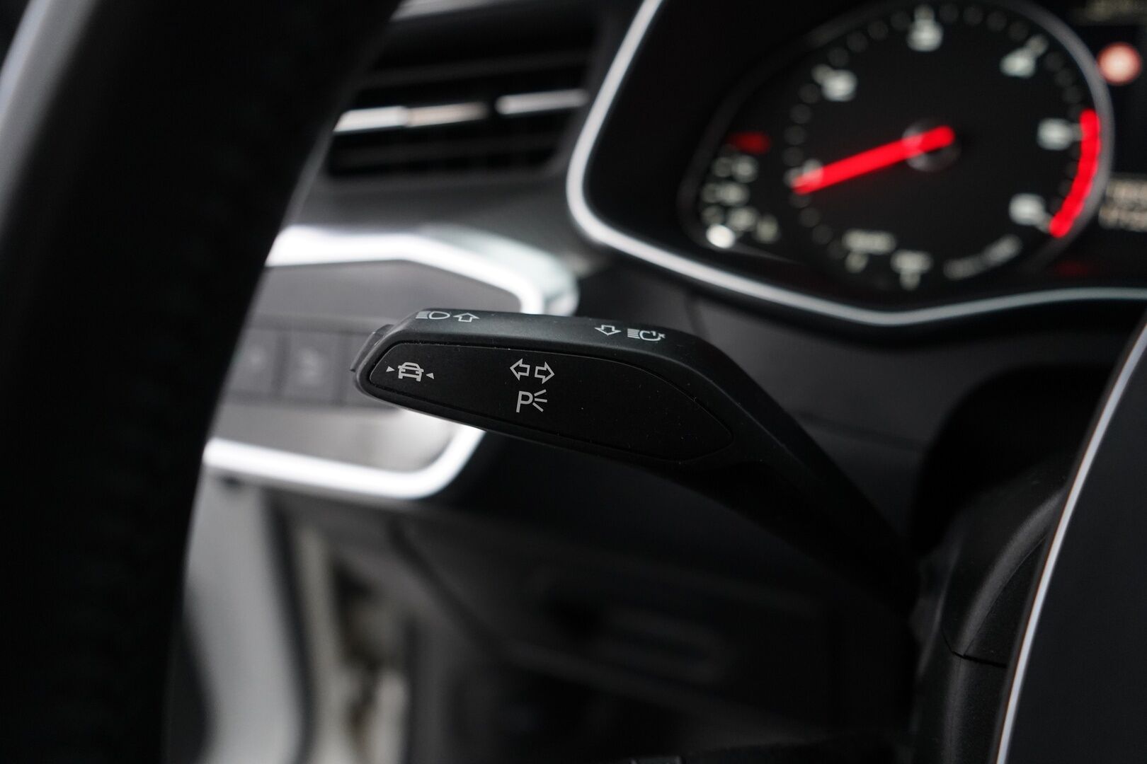 Audi A6 2020 Avant Business Sport 40 TDI MHEV quattro S tronic *Webasto / Koukku / Tutkat / Matrix-Led / Sport-penkit* - Suomi-auto / Kahdet renkaat alumiinivanteilla / Jakopää 07/2025