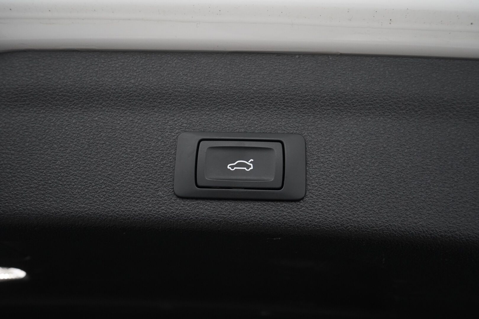 Audi A6 2020 Avant Business Sport 40 TDI MHEV quattro S tronic *Webasto / Koukku / Tutkat / Matrix-Led / Sport-penkit* - Suomi-auto / Kahdet renkaat alumiinivanteilla / Jakopää 07/2025