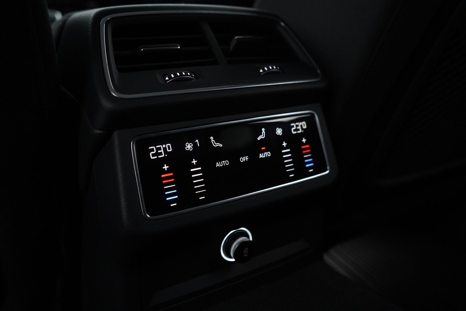 Audi A6 2020 Avant Business Sport 40 TDI MHEV quattro S tronic *Webasto / Koukku / Tutkat / Matrix-Led / Sport-penkit* - Suomi-auto / Kahdet renkaat alumiinivanteilla / Jakopää 07/2025