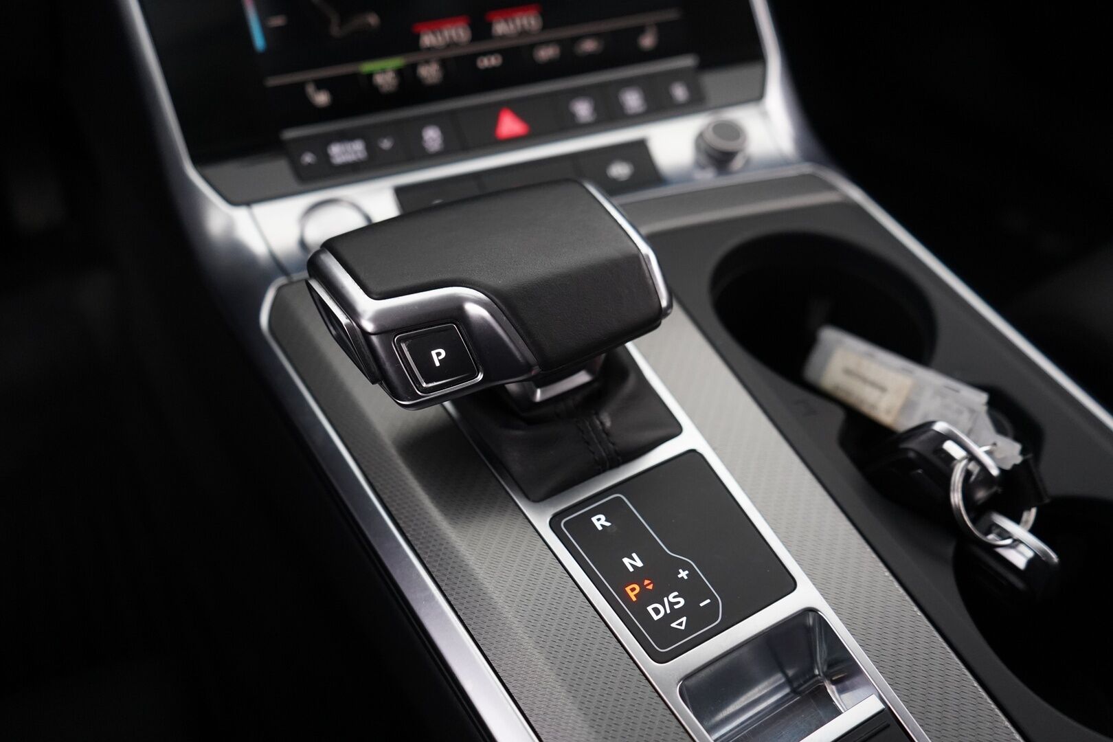 Audi A6 2020 Avant Business Sport 40 TDI MHEV quattro S tronic *Webasto / Koukku / Tutkat / Matrix-Led / Sport-penkit* - Suomi-auto / Kahdet renkaat alumiinivanteilla / Jakopää 07/2025