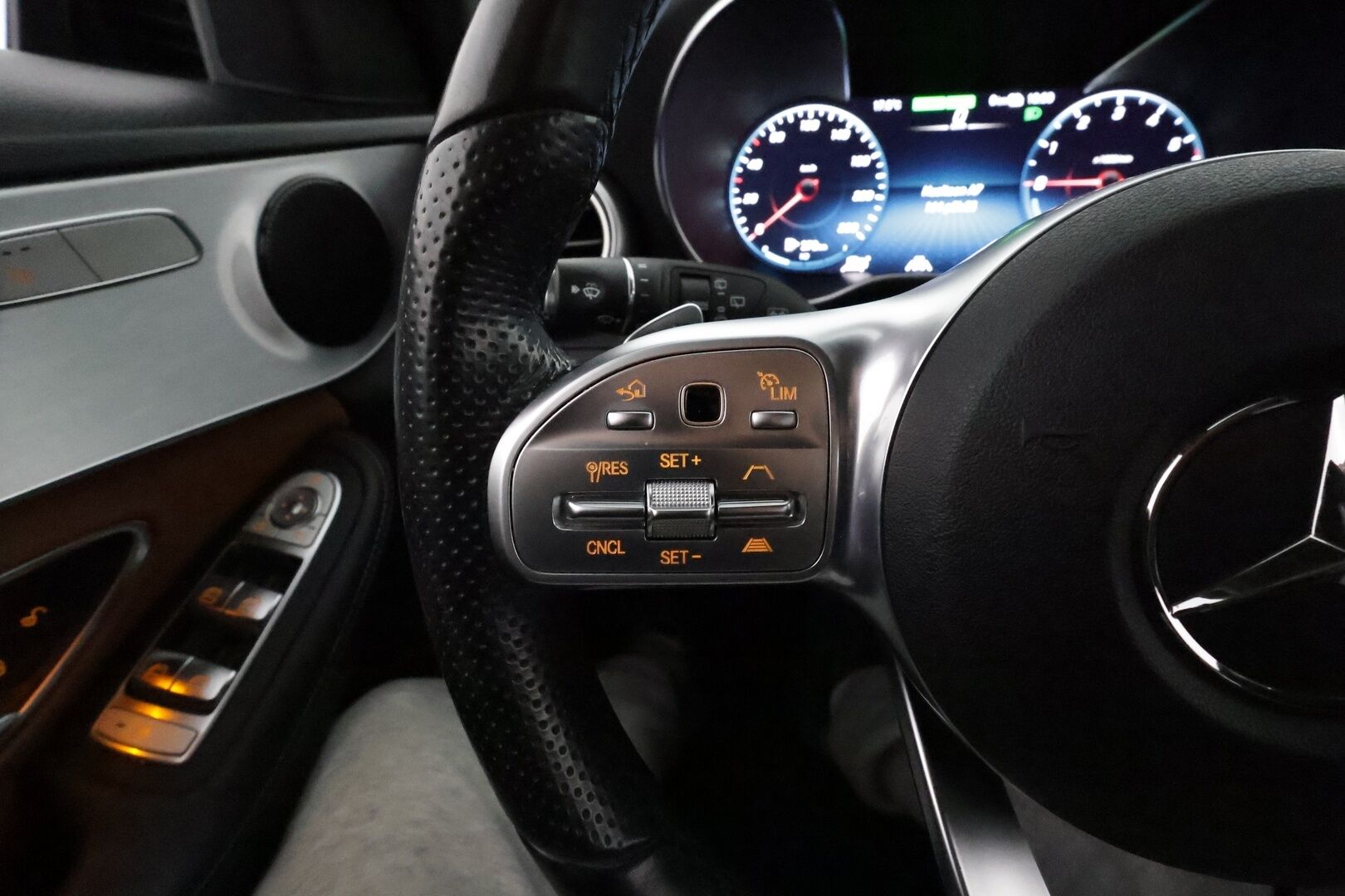 Mercedes-Benz C 2020 300 de T A Business AMG Edition EQ Power **Distronic+ / Multibeam / Koukku / P.kamera / Ruskeat nahat / Navi** - Suomi-auto / Kahdet renkaat aluvanteilla ja pitkä leima - HULLUT JOULUT KORKOTARJOUS 2,49% 