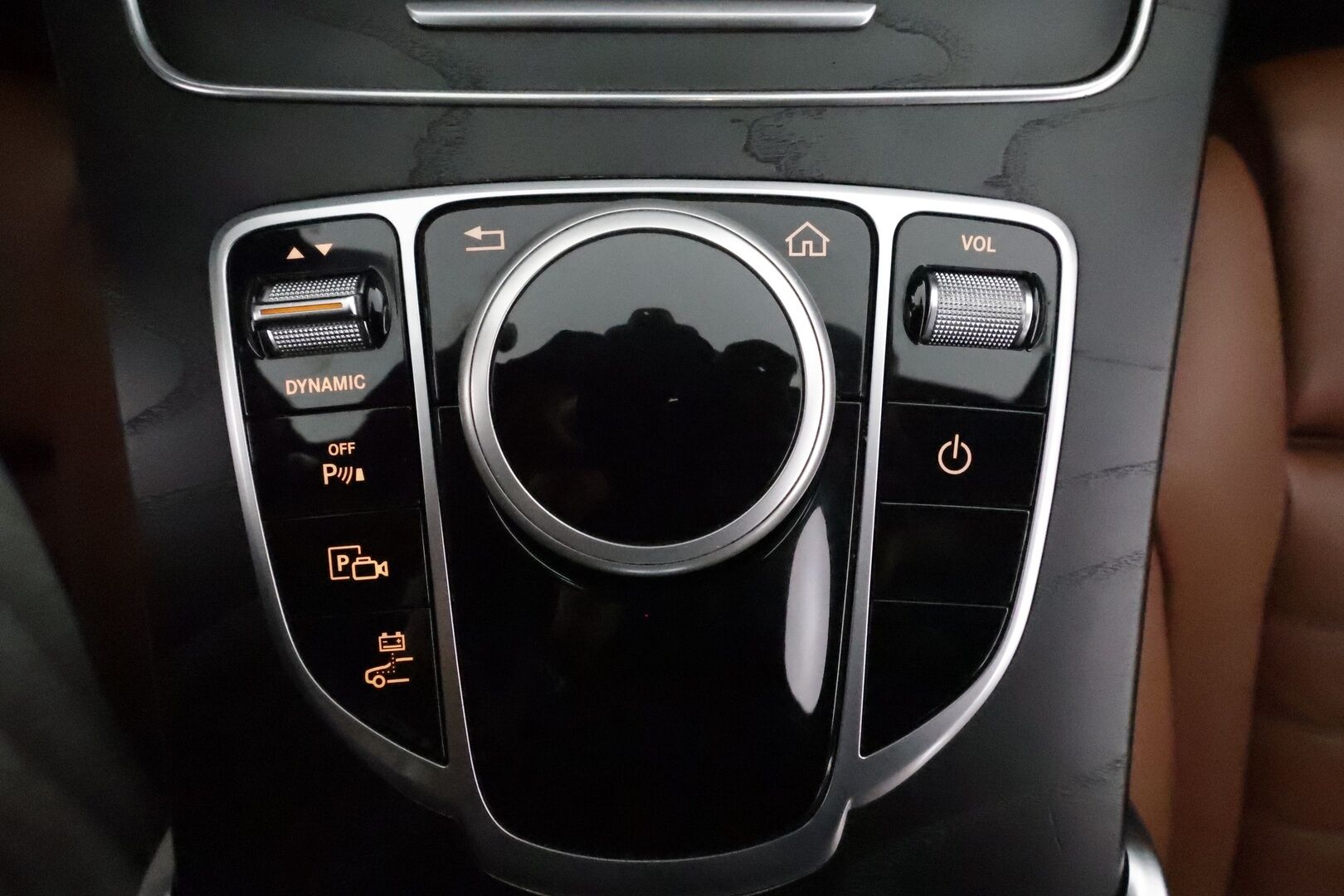 Mercedes-Benz C 2020 300 de T A Business AMG Edition EQ Power **Distronic+ / Multibeam / Koukku / P.kamera / Ruskeat nahat / Navi** - Suomi-auto / Kahdet renkaat aluvanteilla ja pitkä leima - HULLUT JOULUT KORKOTARJOUS 2,49% 