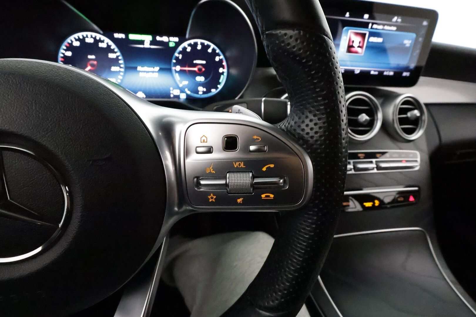 Mercedes-Benz C 2020 300 de T A Business AMG Edition EQ Power **Distronic+ / Multibeam / Koukku / P.kamera / Ruskeat nahat / Navi** - Suomi-auto / Kahdet renkaat aluvanteilla ja pitkä leima - HULLUT JOULUT KORKOTARJOUS 2,49% 