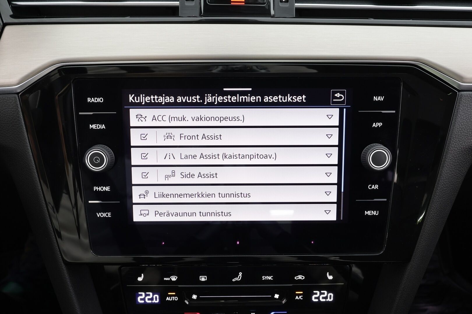 Volkswagen Passat 2022 Sedan R-Line 1,5 TSI EVO 110 kW DSG* Matrix LED / Adapt.vakkari / Webasto / 360 kamera / Koukku / Keyless/ Aplle&Android* - 1.Om Suomi auto / 2x renkaat alumiini vanteilla