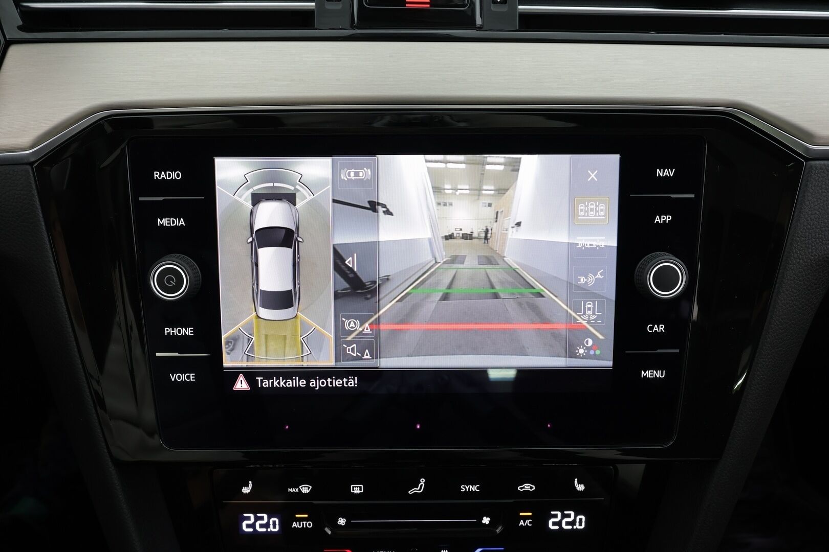 Volkswagen Passat 2022 Sedan R-Line 1,5 TSI EVO 110 kW DSG* Matrix LED / Adapt.vakkari / Webasto / 360 kamera / Koukku / Keyless/ Aplle&Android* - 1.Om Suomi auto / 2x renkaat alumiini vanteilla