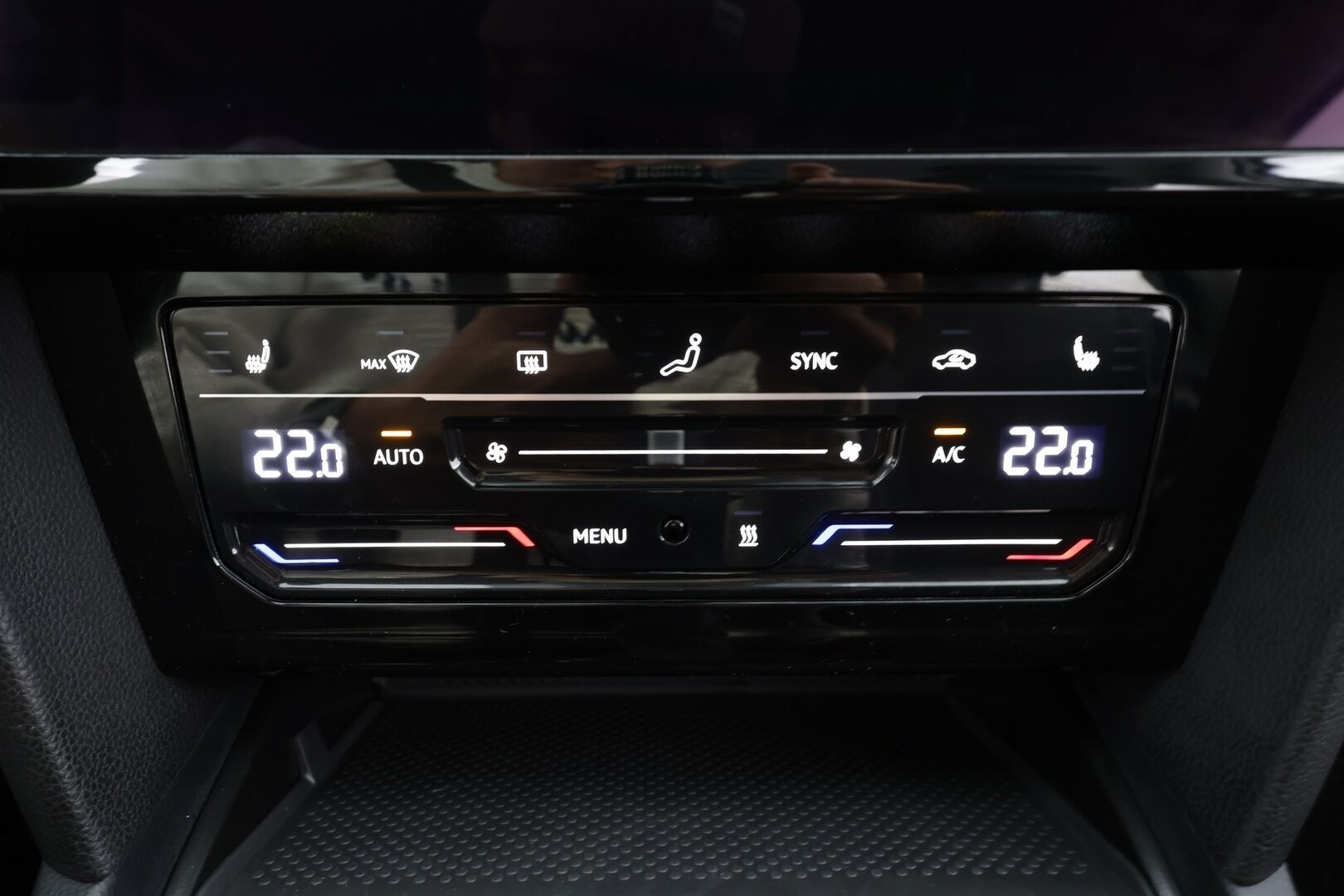 Volkswagen Passat 2022 Sedan R-Line 1,5 TSI EVO 110 kW DSG* Matrix LED / Adapt.vakkari / Webasto / 360 kamera / Koukku / Keyless/ Aplle&Android* - 1.Om Suomi auto / 2x renkaat alumiini vanteilla