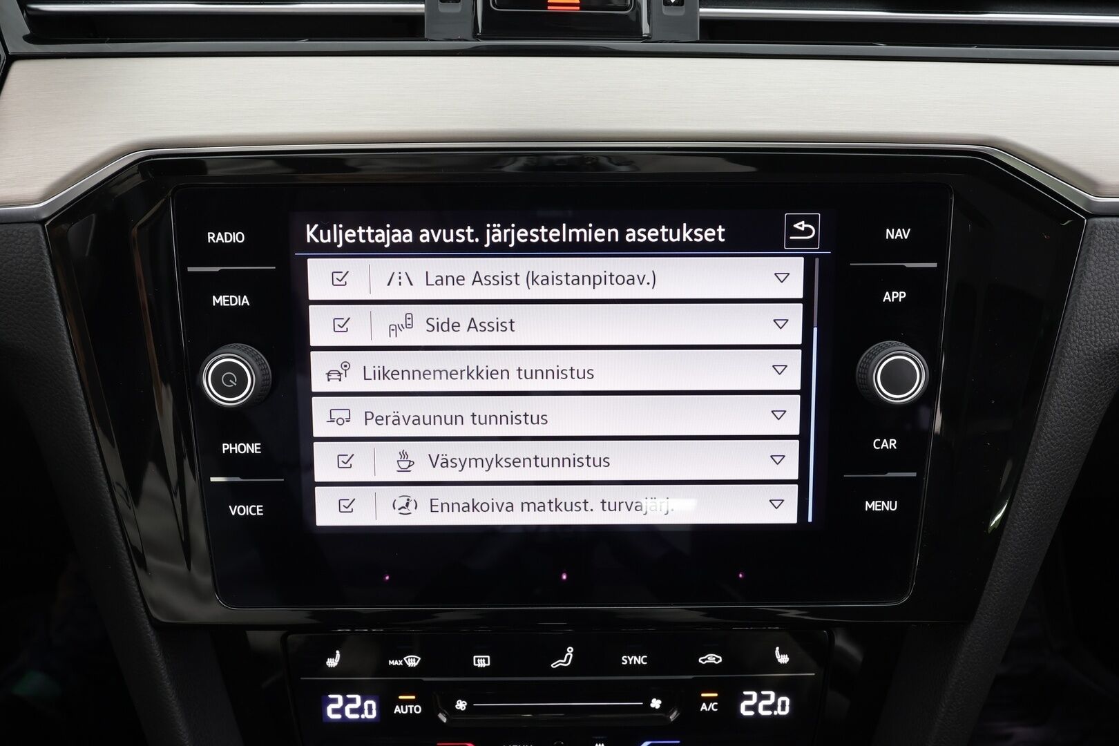 Volkswagen Passat 2022 Sedan R-Line 1,5 TSI EVO 110 kW DSG* Matrix LED / Adapt.vakkari / Webasto / 360 kamera / Koukku / Keyless/ Aplle&Android* - 1.Om Suomi auto / 2x renkaat alumiini vanteilla - HULLU BLACKWEEK KORKOTARJOUS 2,49%