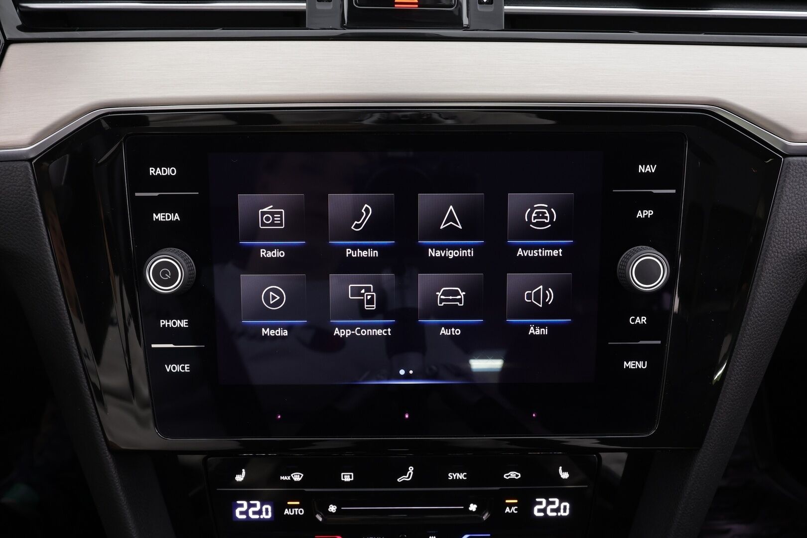 Volkswagen Passat 2022 Sedan R-Line 1,5 TSI EVO 110 kW DSG* Matrix LED / Adapt.vakkari / Webasto / 360 kamera / Koukku / Keyless/ Aplle&Android* - 1.Om Suomi auto / 2x renkaat alumiini vanteilla