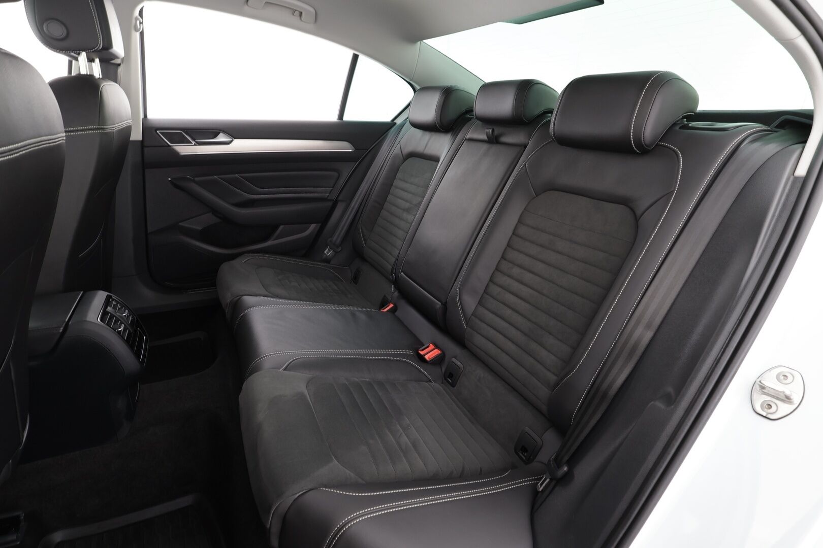 Volkswagen Passat 2022 Sedan R-Line 1,5 TSI EVO 110 kW DSG* Matrix LED / Adapt.vakkari / Webasto / 360 kamera / Koukku / Keyless/ Aplle&Android* - 1.Om Suomi auto / 2x renkaat alumiini vanteilla - HULLU BLACKWEEK KORKOTARJOUS 2,49%