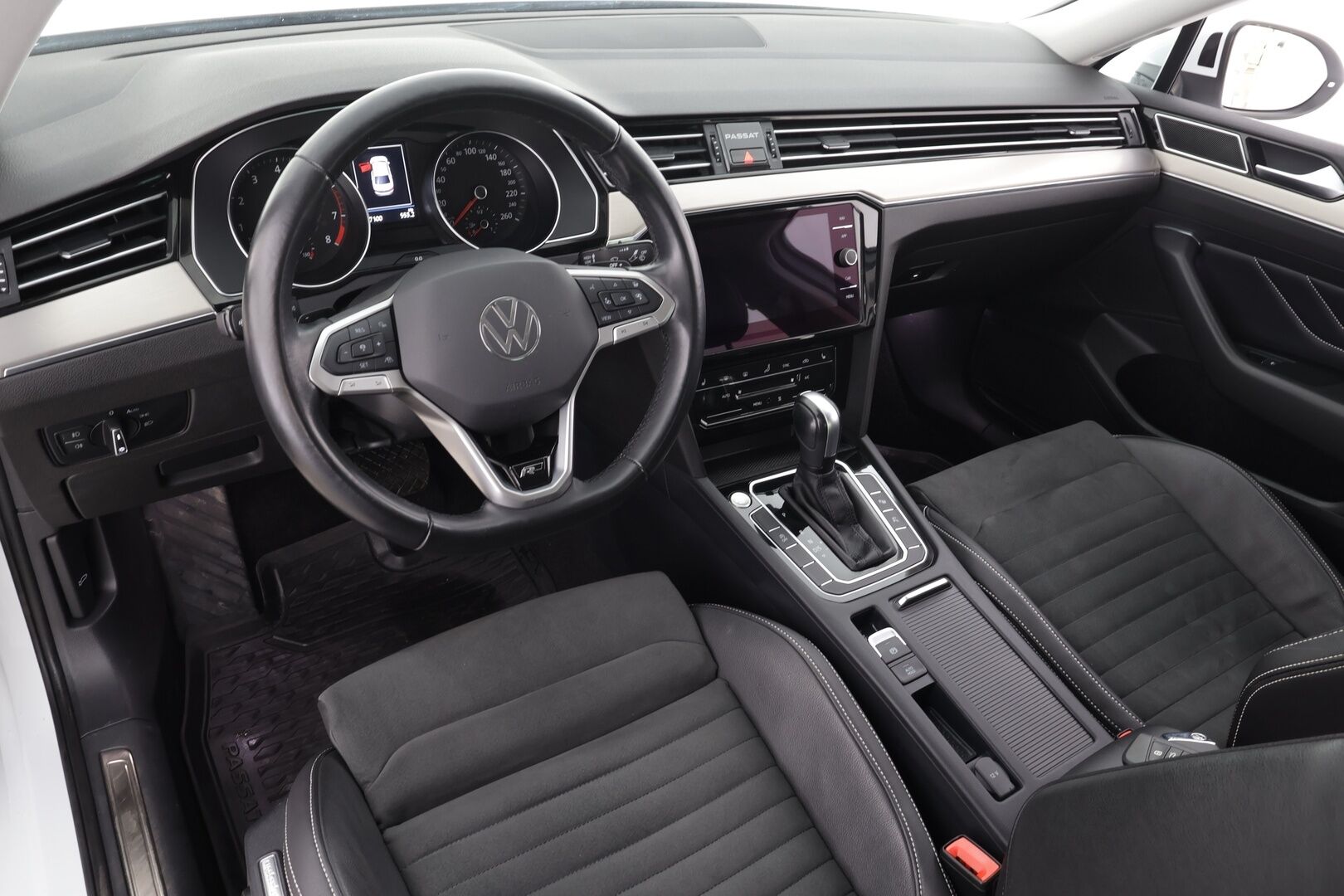 Volkswagen Passat 2022 Sedan R-Line 1,5 TSI EVO 110 kW DSG* Matrix LED / Adapt.vakkari / Webasto / 360 kamera / Koukku / Keyless/ Aplle&Android* - 1.Om Suomi auto / 2x renkaat alumiini vanteilla