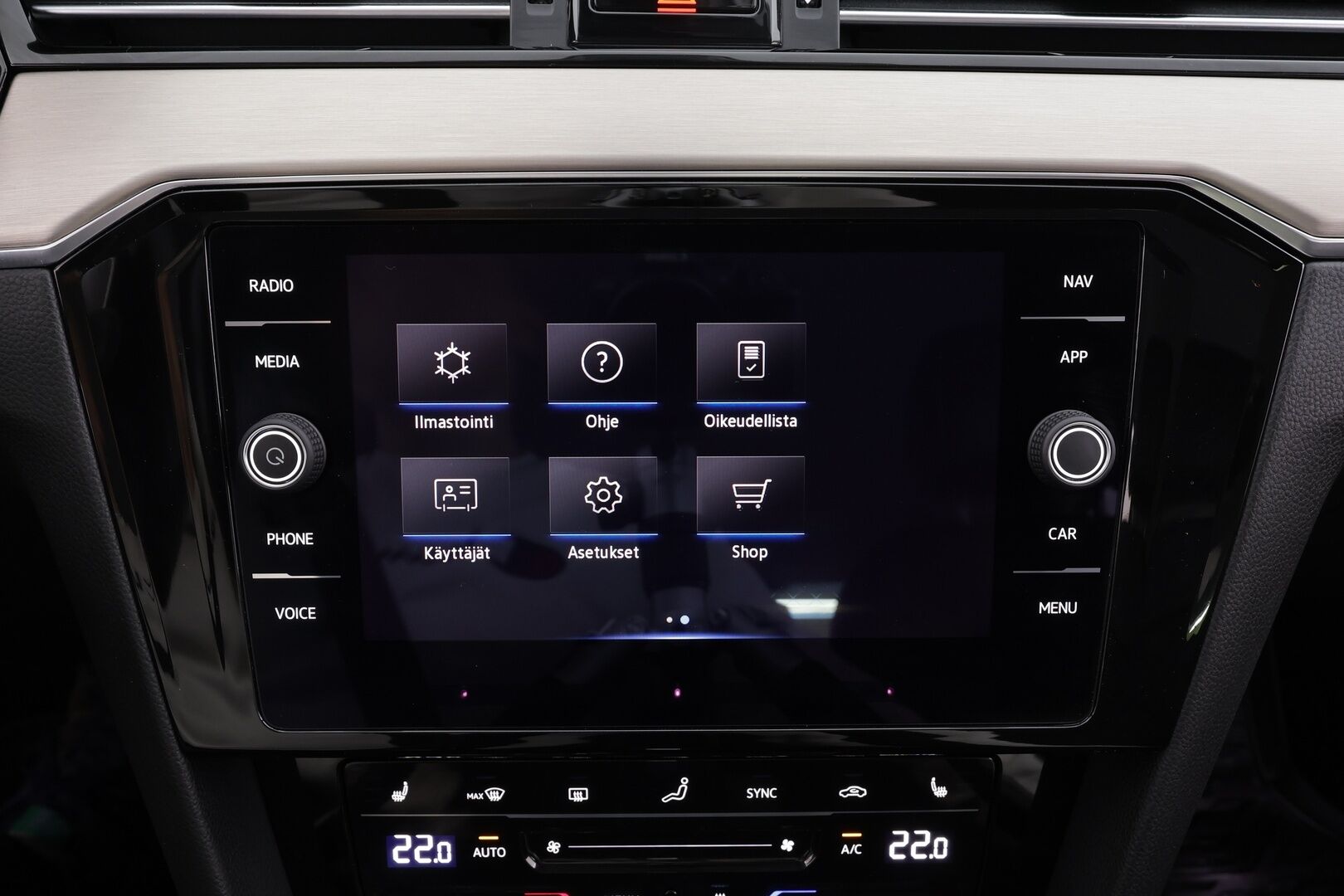 Volkswagen Passat 2022 Sedan R-Line 1,5 TSI EVO 110 kW DSG* Matrix LED / Adapt.vakkari / Webasto / 360 kamera / Koukku / Keyless/ Aplle&Android* - 1.Om Suomi auto / 2x renkaat alumiini vanteilla