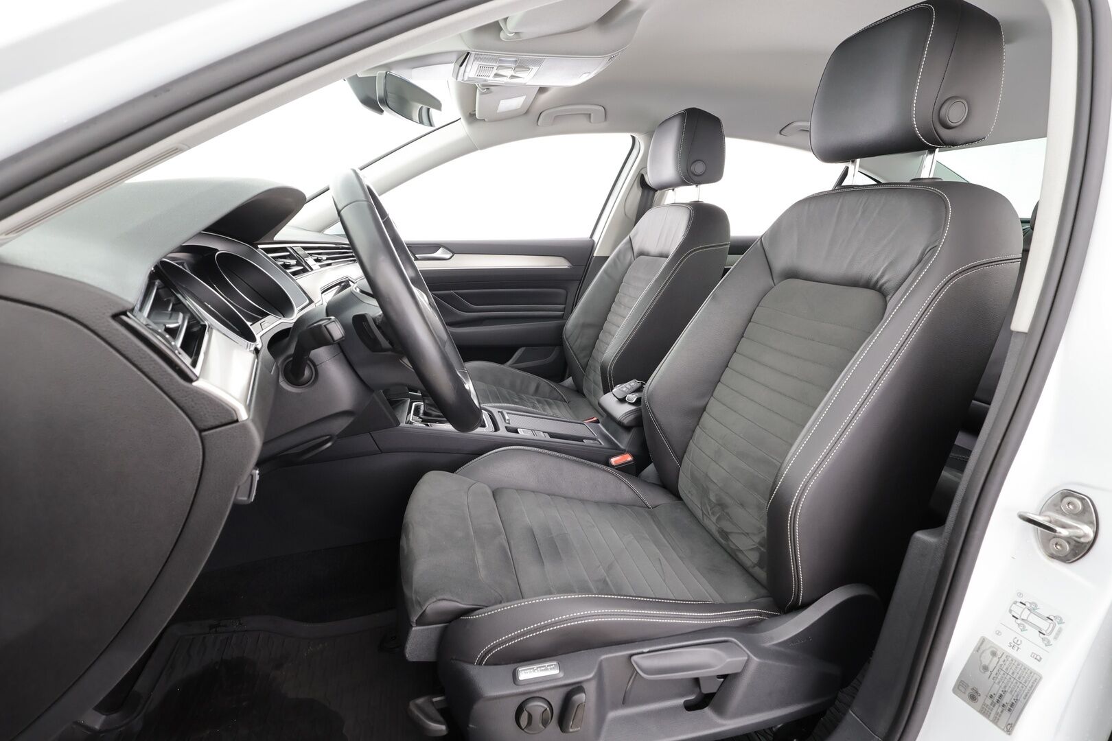 Volkswagen Passat 2022 Sedan R-Line 1,5 TSI EVO 110 kW DSG* Matrix LED / Adapt.vakkari / Webasto / 360 kamera / Koukku / Keyless/ Aplle&Android* - 1.Om Suomi auto / 2x renkaat alumiini vanteilla - HULLU BLACKWEEK KORKOTARJOUS 2,49%