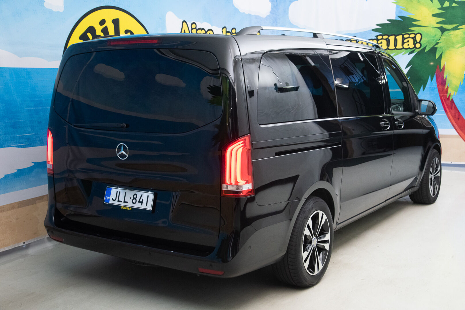 Mercedes-Benz V 2015 220 BlueTEC keskipitkä A2 8-Paikkainen * Webasto / P-Kamera / Vakionopeudensäädin / Tutkat edessä ja takana * - 3,99 % KORKOTARJOUS TÄHÄN AUTOON 31.8. ASTI! - Uudet talvirenkaat / Juuri huollettu / Elokuussa katsastettu! *