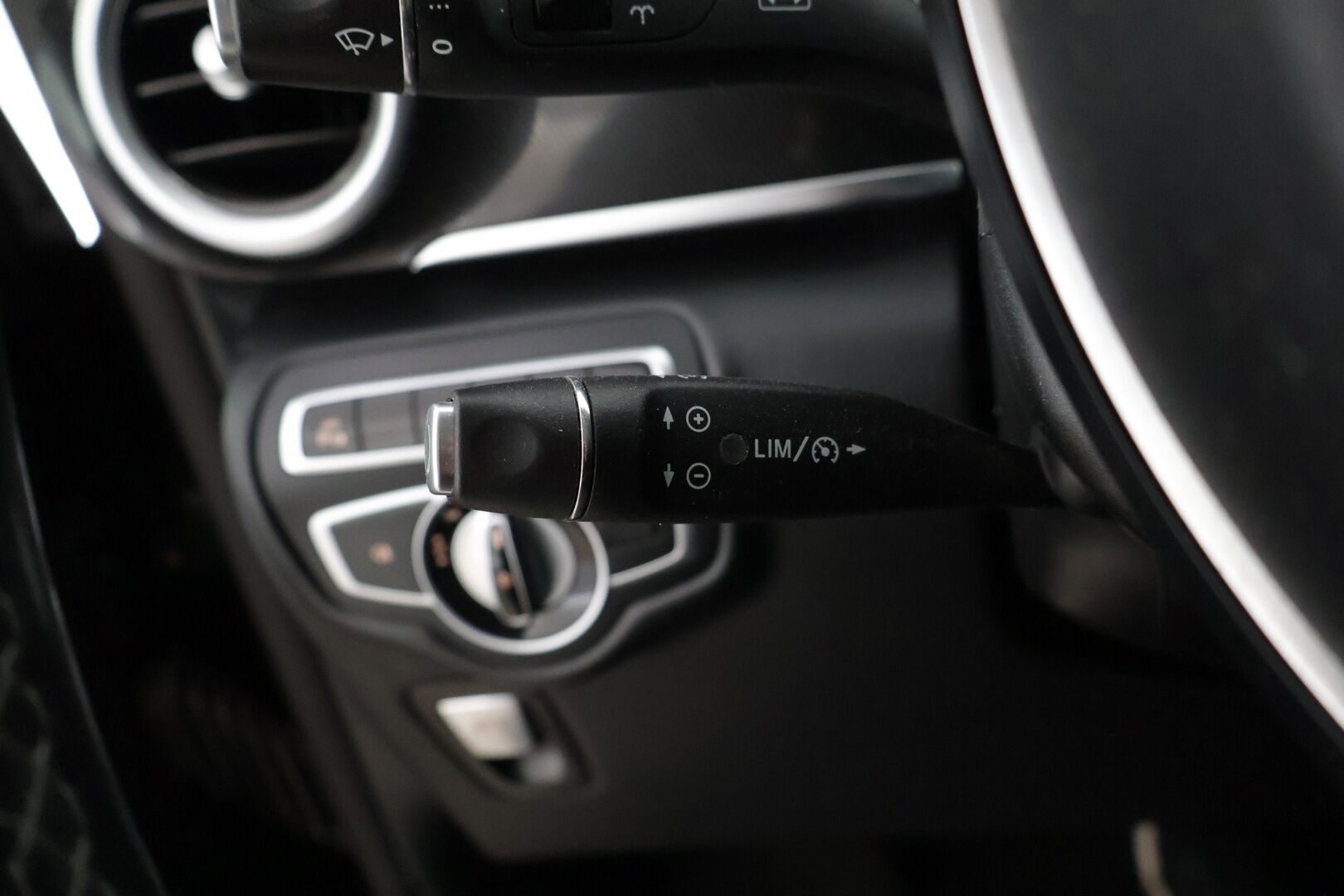 Mercedes-Benz V 2015 220 BlueTEC keskipitkä A2 8-Paikkainen * Webasto / P-Kamera / Vakionopeudensäädin / Tutkat edessä ja takana * - Uudet talvirenkaat / Juuri huollettu / Elokuussa katsastettu! *