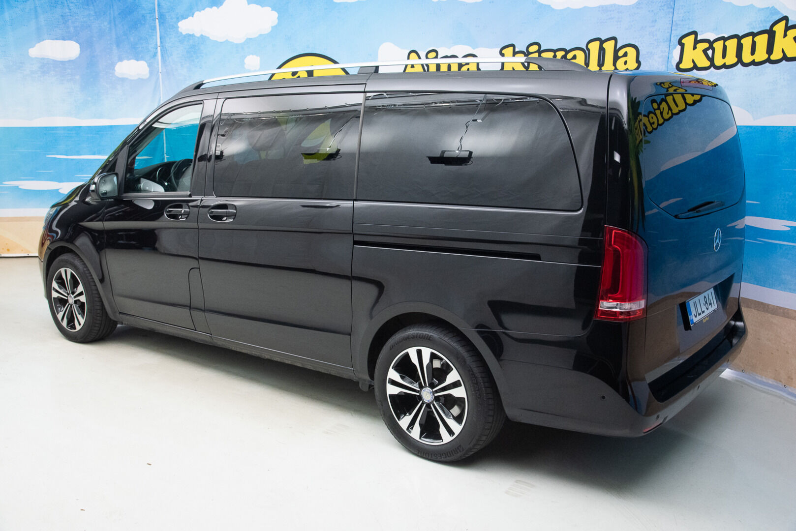 Mercedes-Benz V 2015 220 BlueTEC keskipitkä A2 8-Paikkainen * Webasto / P-Kamera / Vakionopeudensäädin / Tutkat edessä ja takana * - 3,99 % KORKOTARJOUS TÄHÄN AUTOON 31.8. ASTI! - Uudet talvirenkaat / Juuri huollettu / Elokuussa katsastettu! *