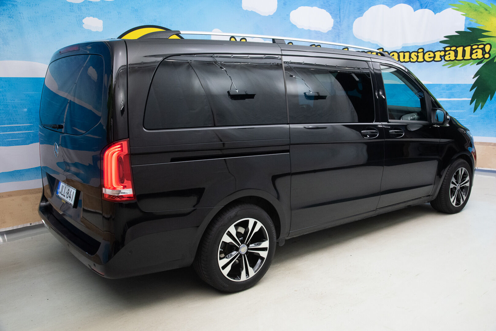 Mercedes-Benz V 2015 220 BlueTEC keskipitkä A2 8-Paikkainen * Webasto / P-Kamera / Vakionopeudensäädin / Tutkat edessä ja takana * - 3,99 % KORKOTARJOUS TÄHÄN AUTOON 31.8. ASTI! - Uudet talvirenkaat / Juuri huollettu / Elokuussa katsastettu! *