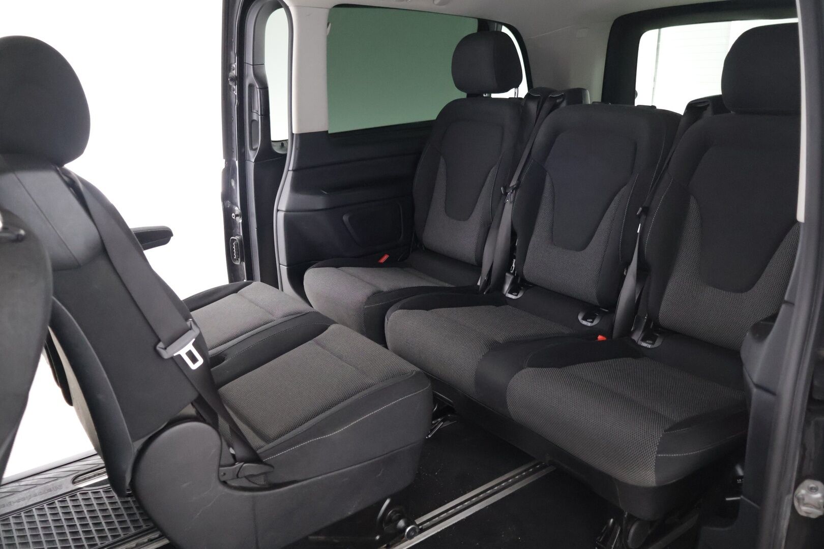 Mercedes-Benz V 2015 220 BlueTEC keskipitkä A2 8-Paikkainen * Webasto / P-Kamera / Vakionopeudensäädin / Tutkat edessä ja takana * - Uudet talvirenkaat / Juuri huollettu / Elokuussa katsastettu! *