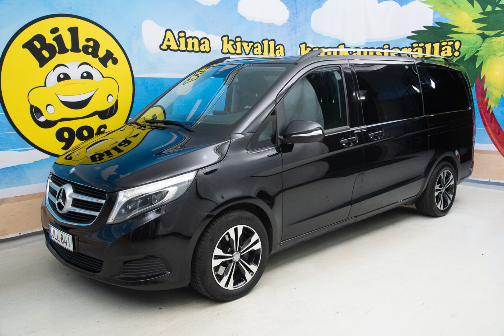 Mercedes-Benz V 2015 220 BlueTEC keskipitkä A2 8-Paikkainen * Webasto / P-Kamera / Vakionopeudensäädin / Tutkat edessä ja takana * - 3,99 % KORKOTARJOUS TÄHÄN AUTOON 31.8. ASTI! - Uudet talvirenkaat / Juuri huollettu / Elokuussa katsastettu! *